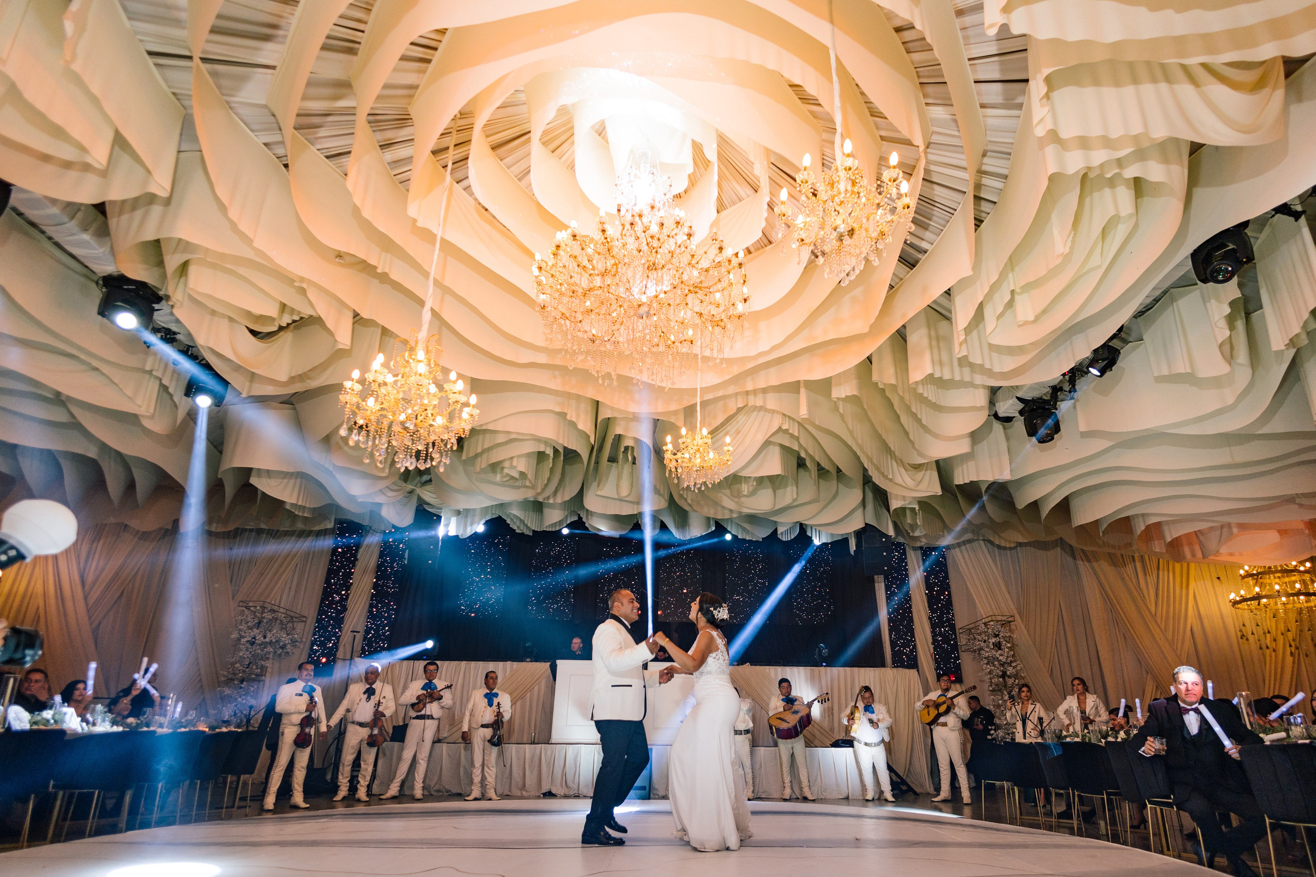 Alejandra y Salvador. Principal