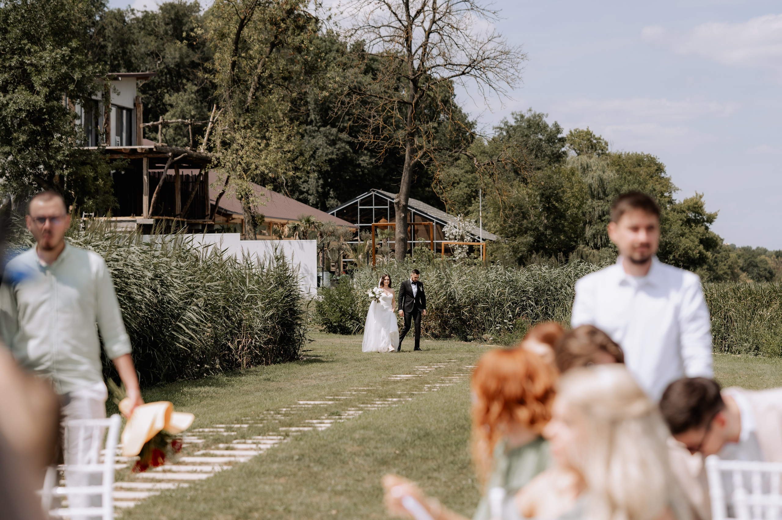 Cununie civila in aer liber , artificii de zi colorate , decor nunta , nunta la Hotel Traian. Proud Vision Weddings | Wedding Photography & Film — Servicii profesionale Foto Video Nunta Iasi