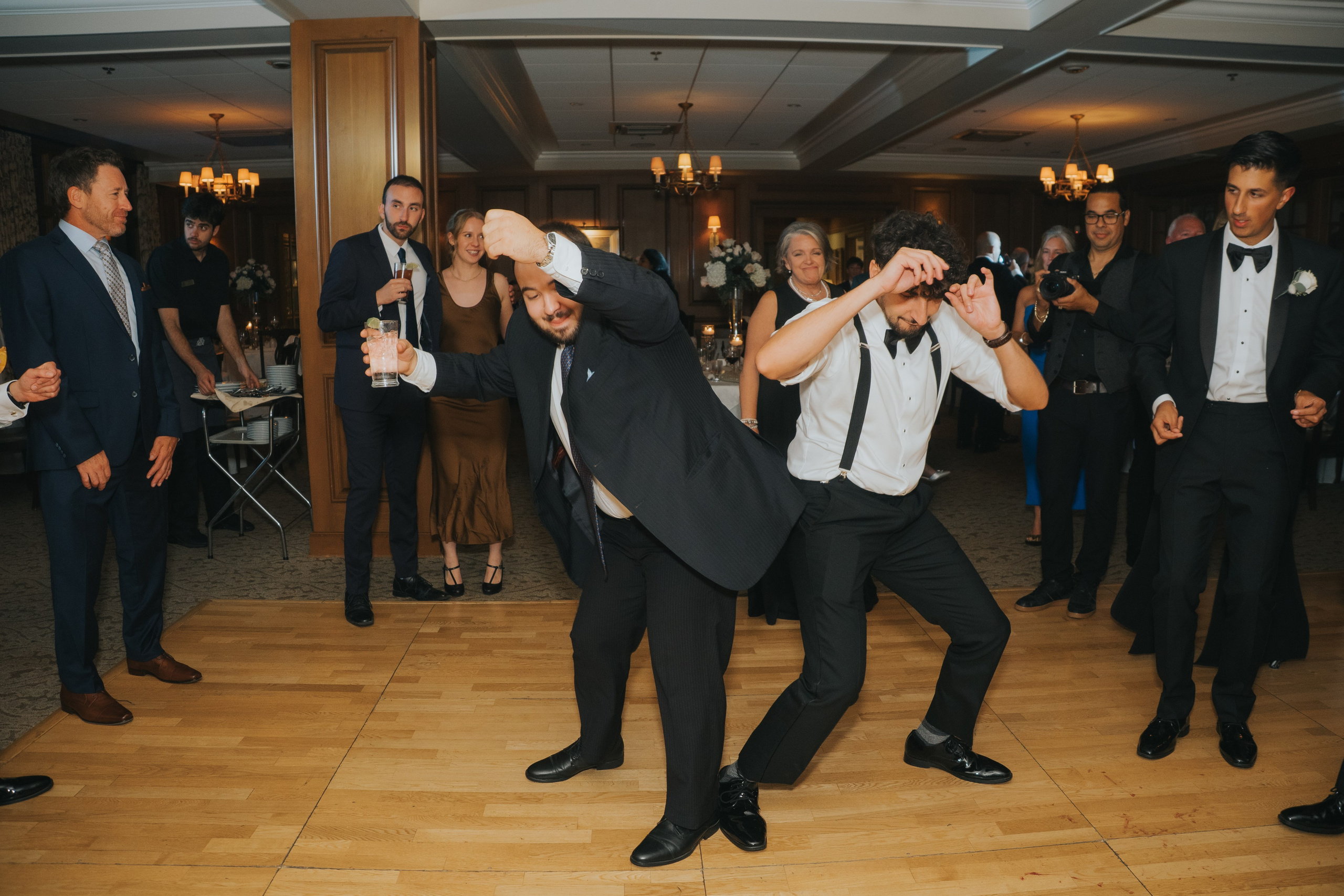 Wedding of Cassandra and Loïc in Beaconsfield, Montreal. Wedding and Family Photography Montreal Muriel Oe Photo