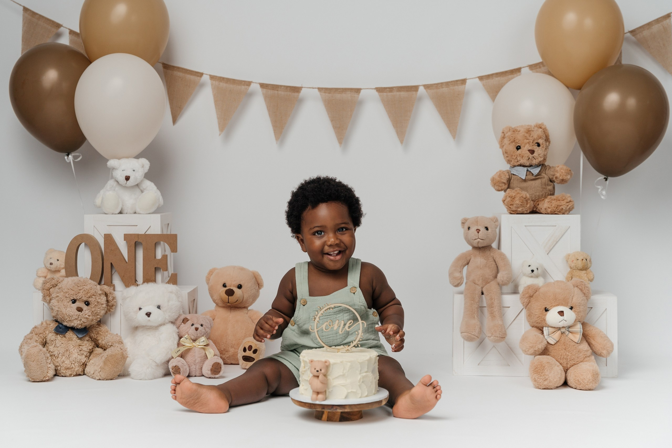 Cake smash session price guide. Newborn and family photographer. Hills District. Sydney
