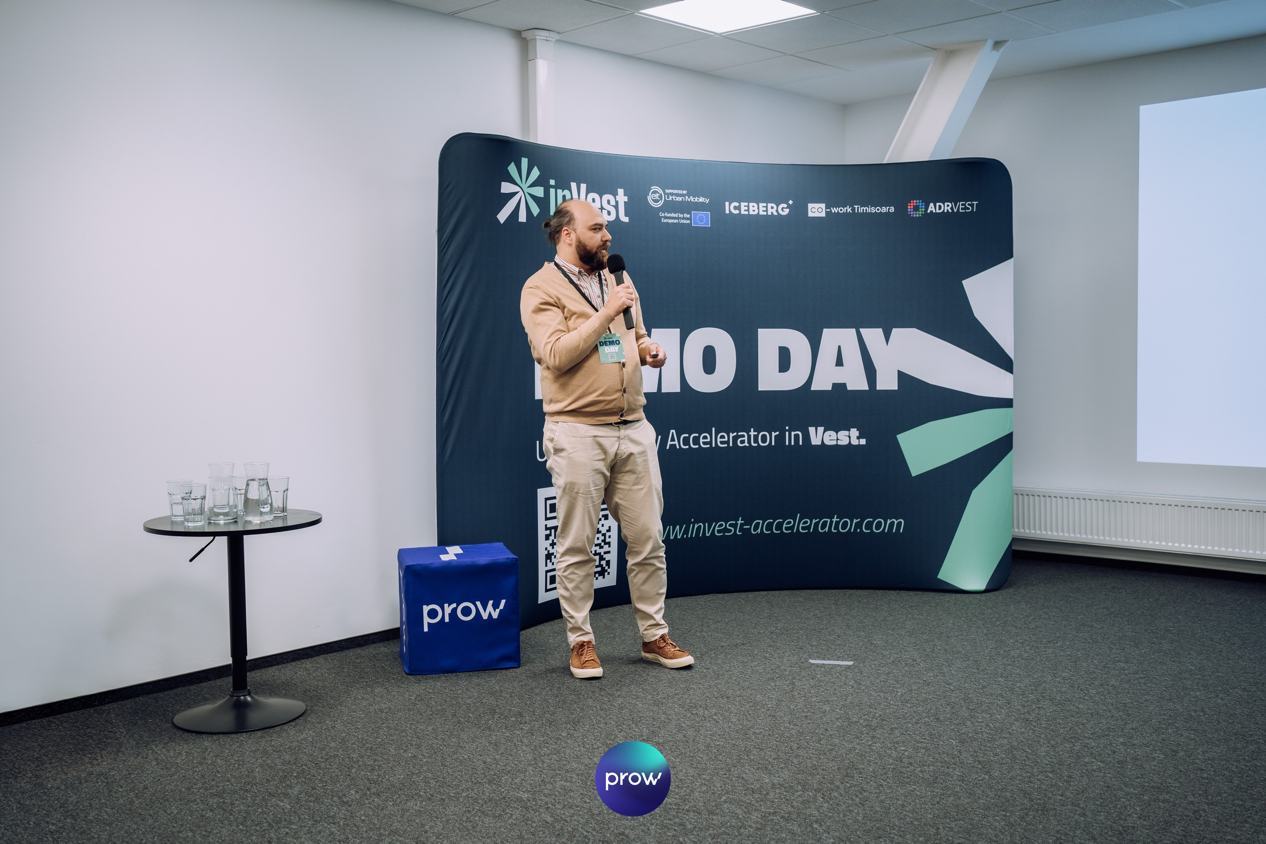 InVest DemoDay @ Cowork. Cozac Cristian Photographer