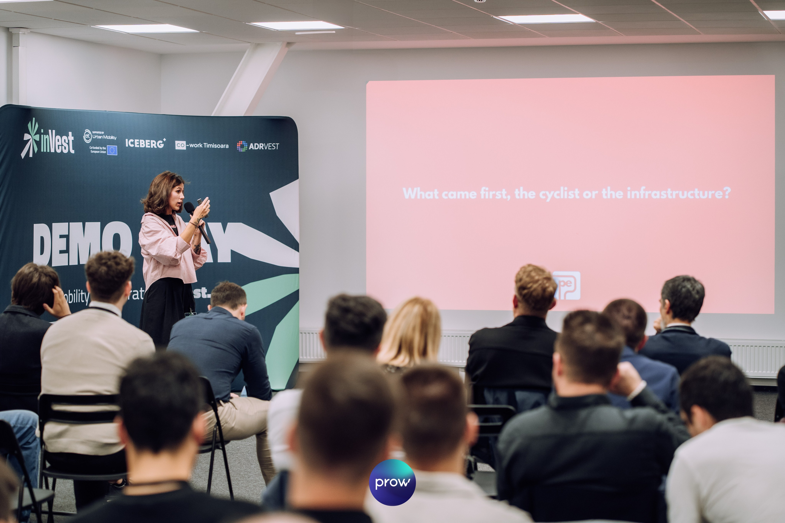 InVest DemoDay @ Cowork. Cozac Cristian Photographer