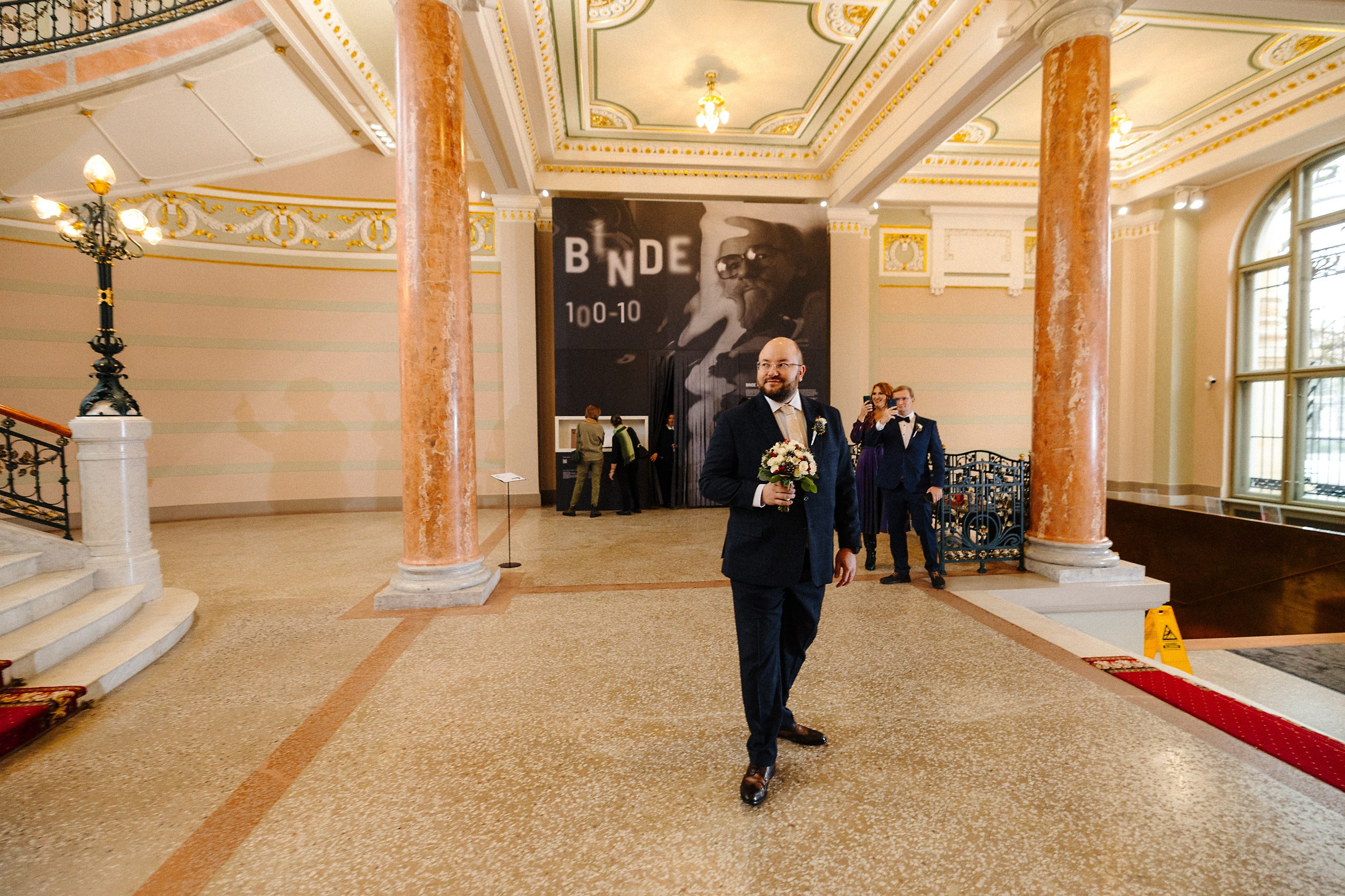 Зимняя свадебная фотосессия в музее искусств. Евгений Тимофеев | Свадебный и контент-фотограф и видеограф в Риге