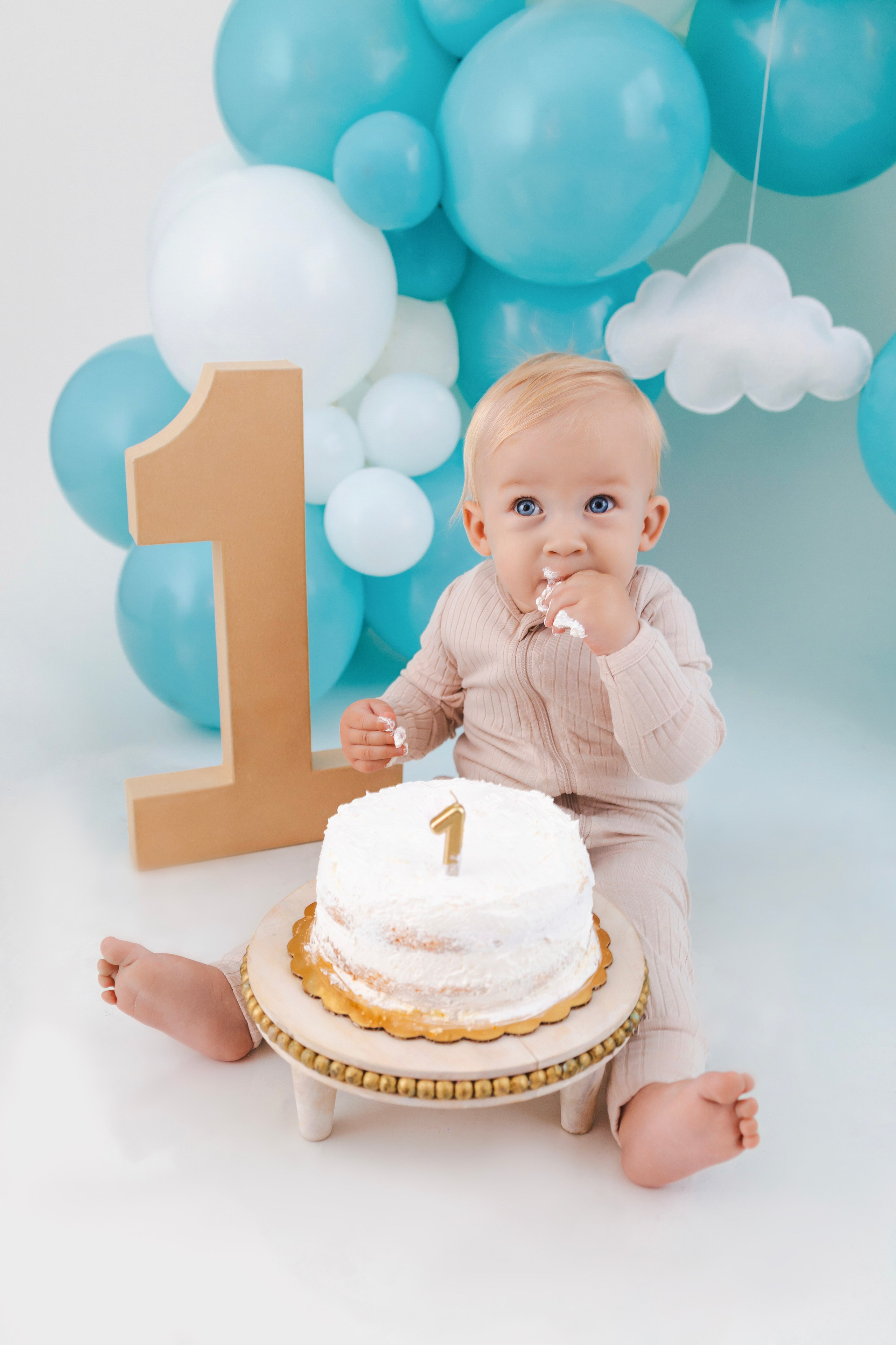 Smash cake. Anaeliseevaphoto.com