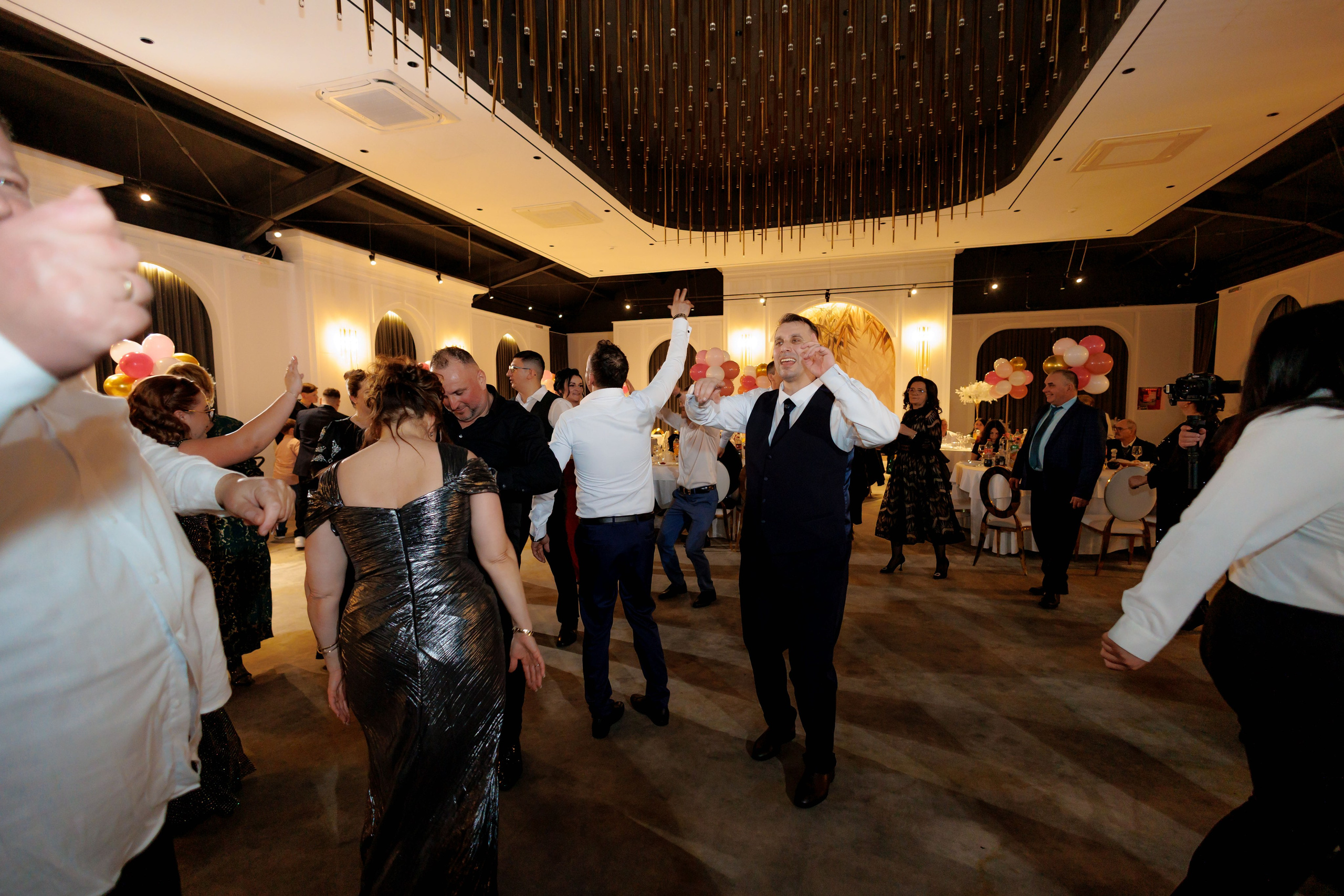 Povestea voastră, regizată de noi |Cristi Turculet Videograf Nuntă Suceava | wedding highlight. Servicii foto-video profesionale, pentru momente de neuitat