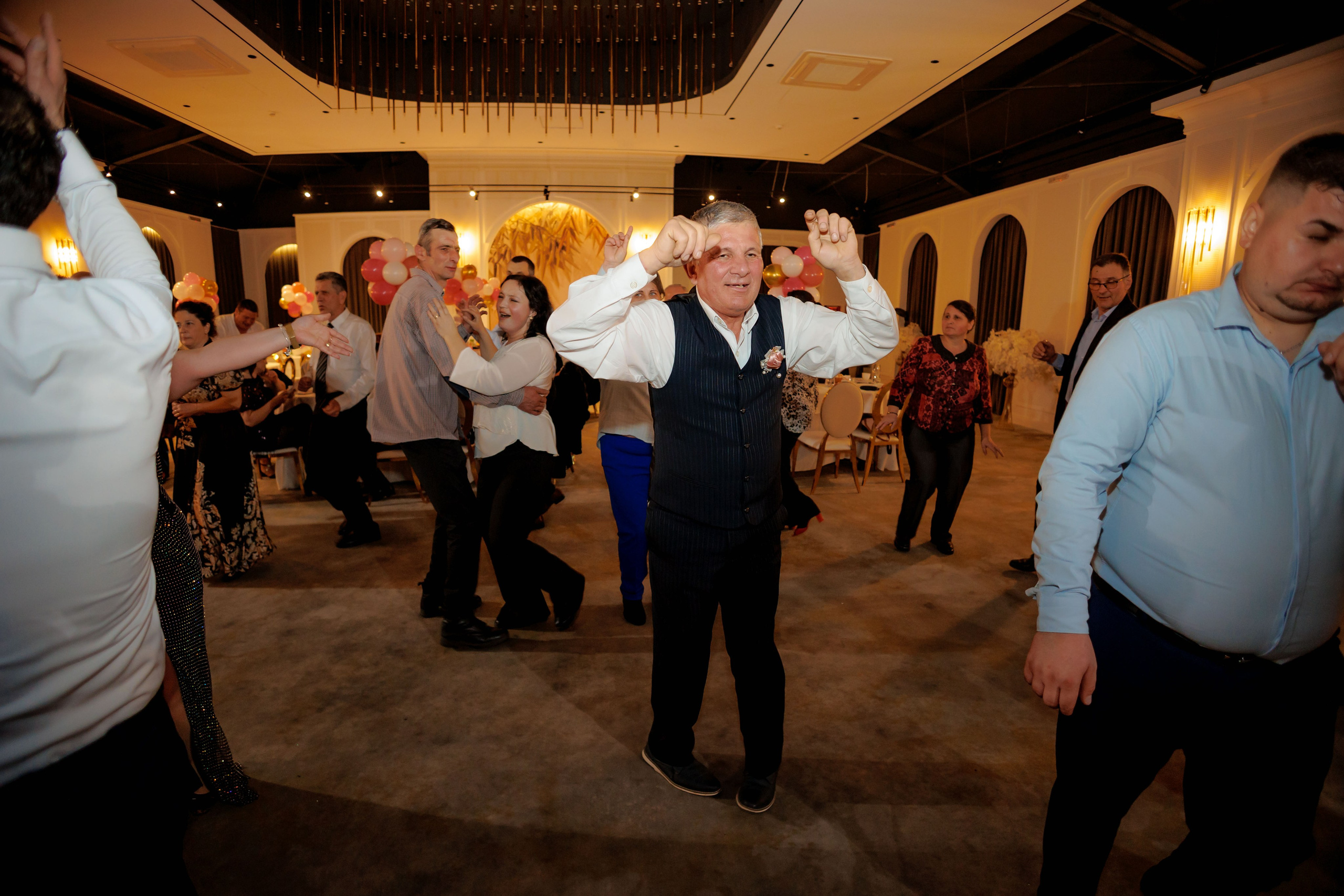 Povestea voastră, regizată de noi |Cristi Turculet Videograf Nuntă Suceava | wedding highlight. Servicii foto-video profesionale, pentru momente de neuitat