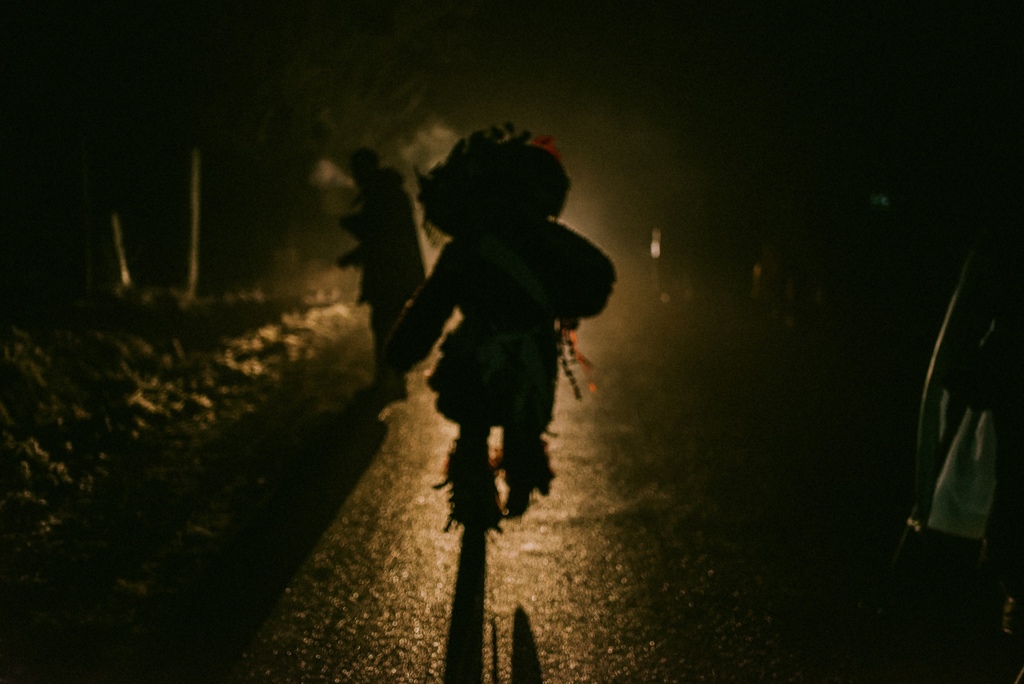 Malanca is a spectacular folk tradition, especially common in the communities of northern Moldova and Bukovina, with deep roots in New Year’s customs. It usually takes place on the night of December 31st to January 1st and marks the transition between years through a blend of folk theater, traditional costumes, music, dance, and humor.Participants – known as malancari – dress up as symbolic characters, often inspired by mythology, history, or rural life: death, the soldier, the bride, the bear, the gypsy, the devil, the old man, and many more. They go from house to house or take part in organized village parades, accompanied by drums, flutes, and distinctive sounds. The message behind it is to chase away evil and attract good fortune, fertility, and abundance in the new year.In some areas, Malanca has evolved into a true display of folk art, with groups preparing costumes, scripts, and music months in advance. It is an authentic way of preserving cultural identity and celebrating community spirit.