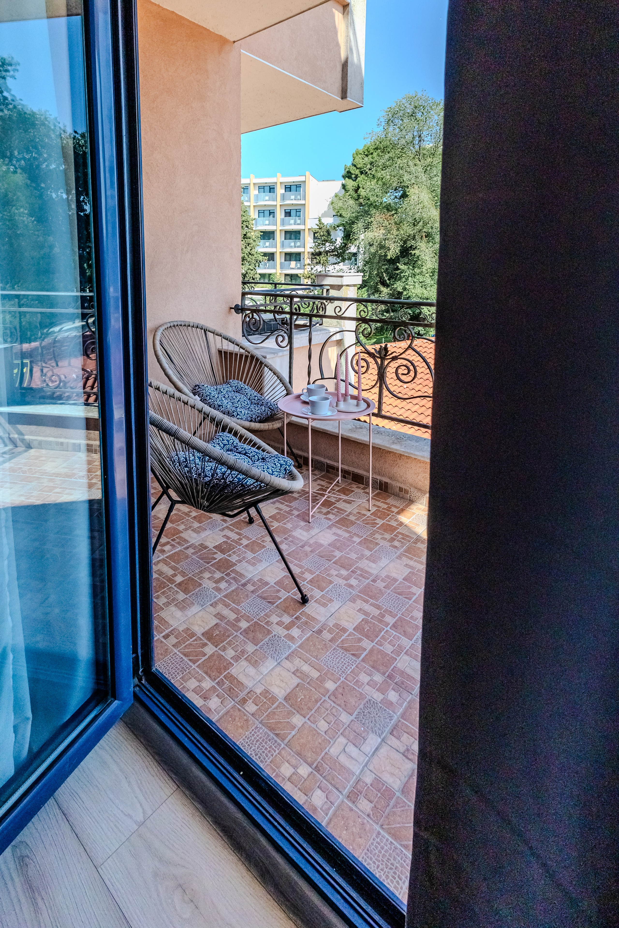 Хотел. Фотограф Ирина Йотова