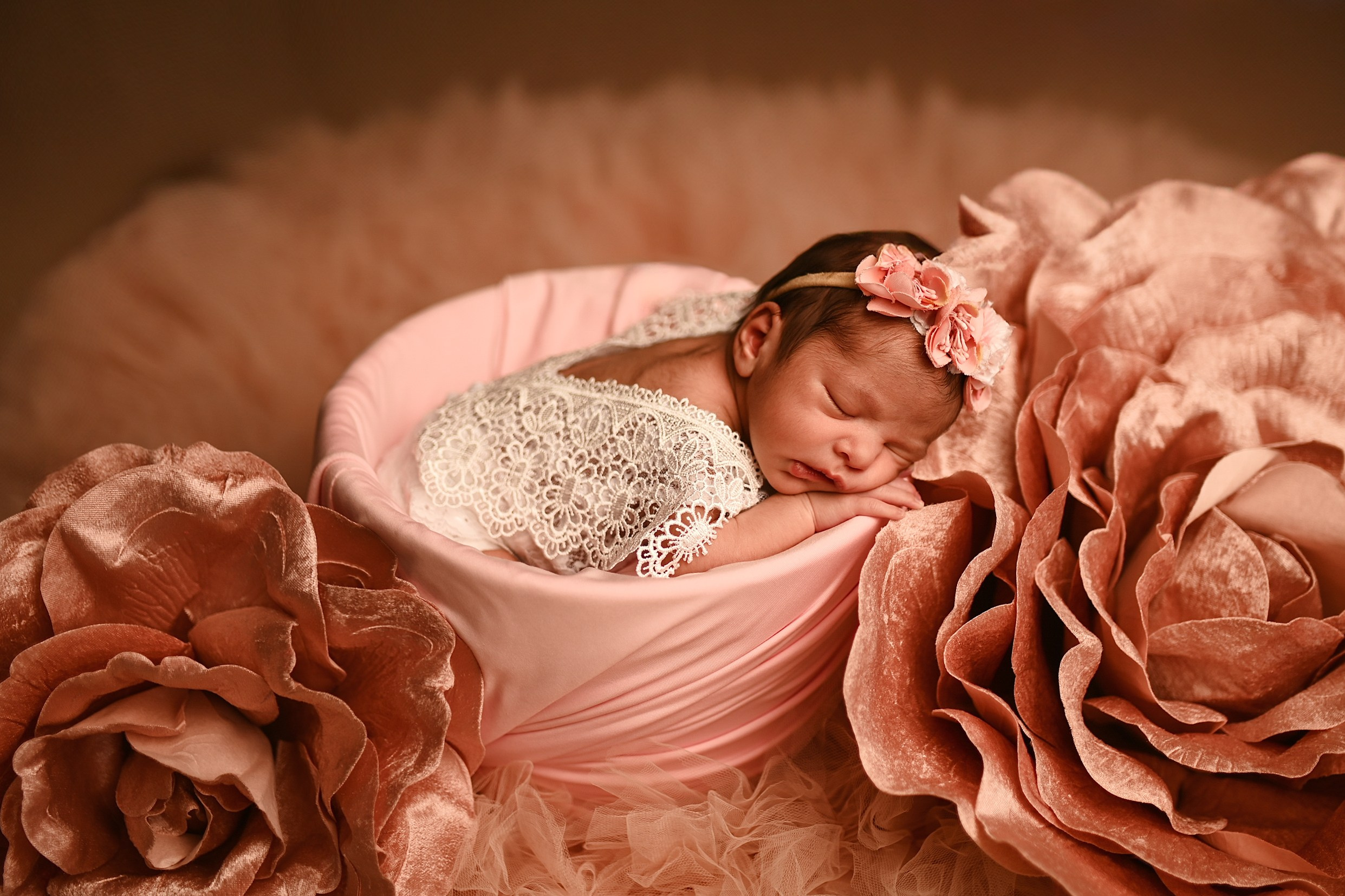 Επαγγελματική φωτογράφιση νεογέννητου στη Ρόδο. Φωτογράφος νεογέννητων στη Ρόδο. Φωτογράφιση εγκυμοσύνης