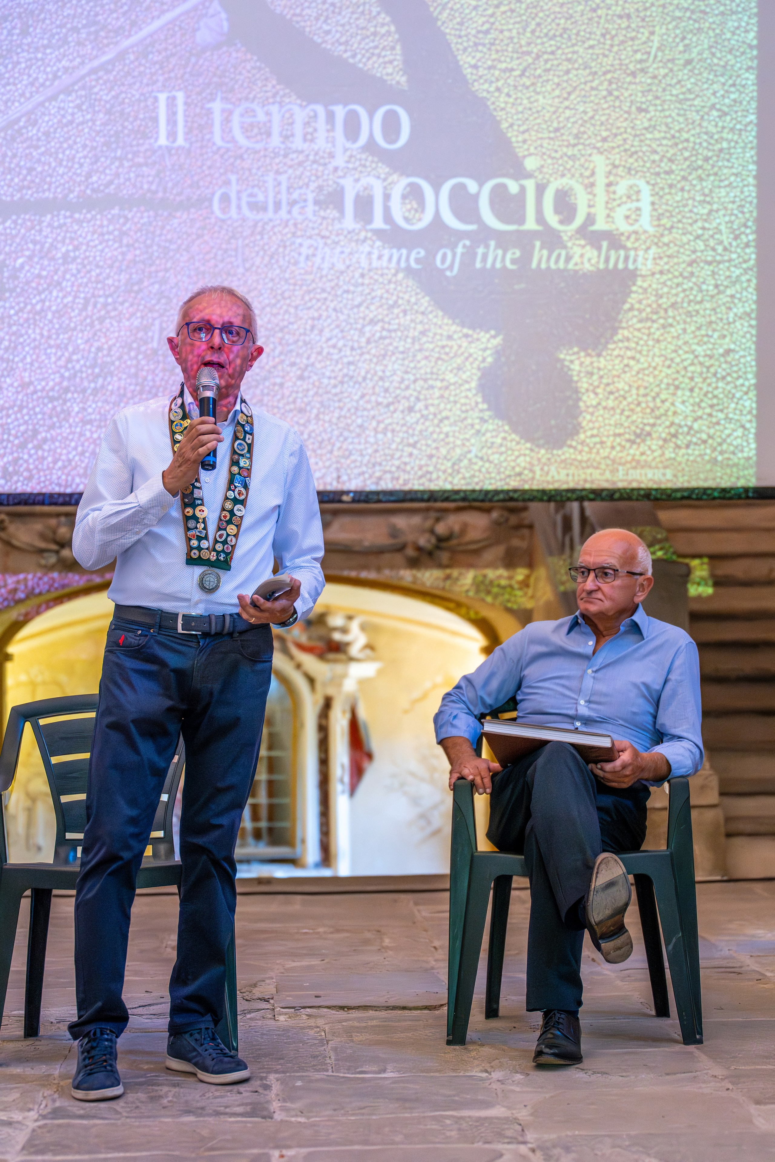 Il Tempo della Nocciola di Enzo Massa. “Gianmaria Coscia fotografo per passione”