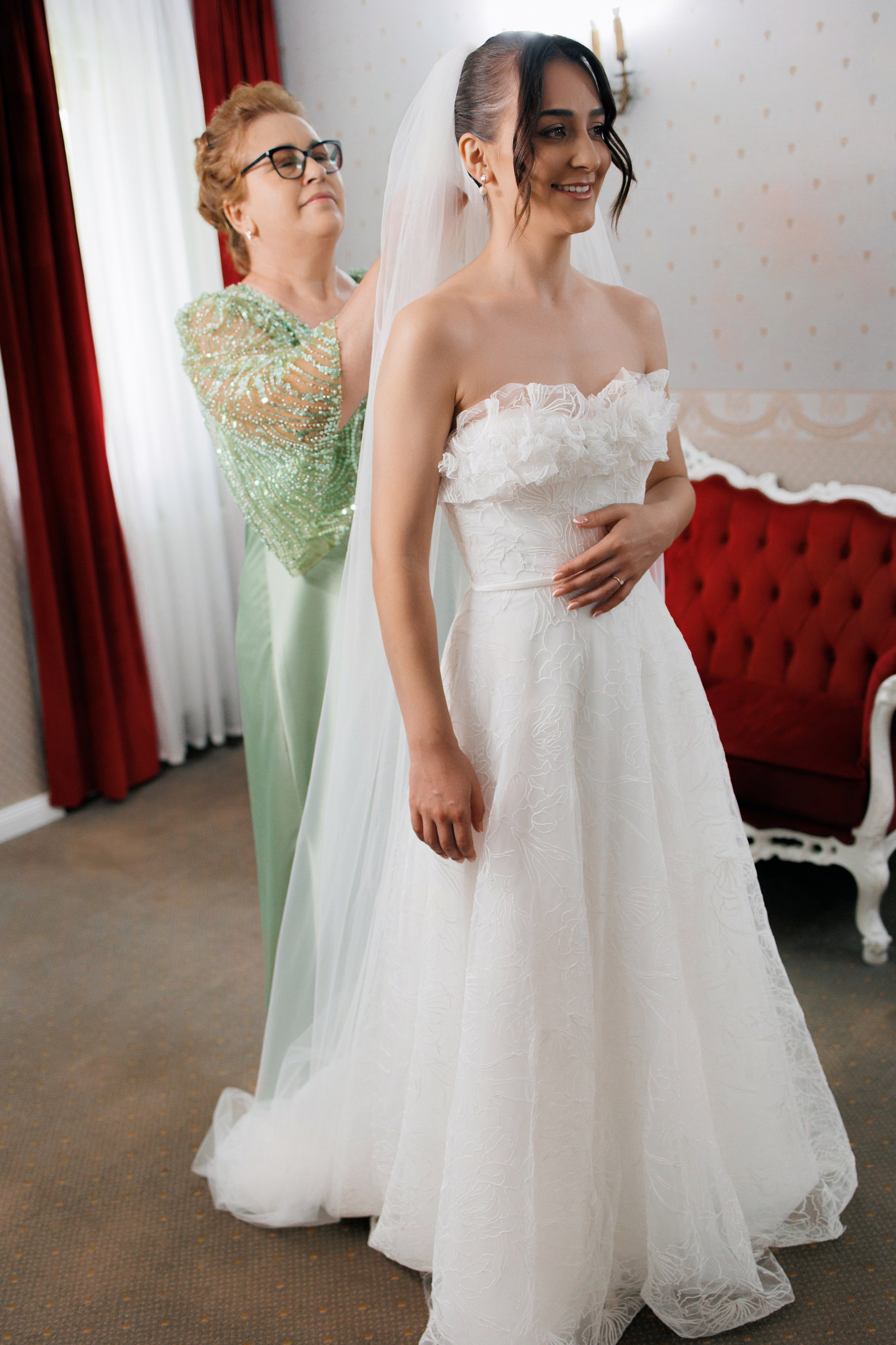 Ioana & Vince. Wedding Photographer, based in Iasi, Romania, but will travel all over the globe to make sure you look amazing in all your wedding photos