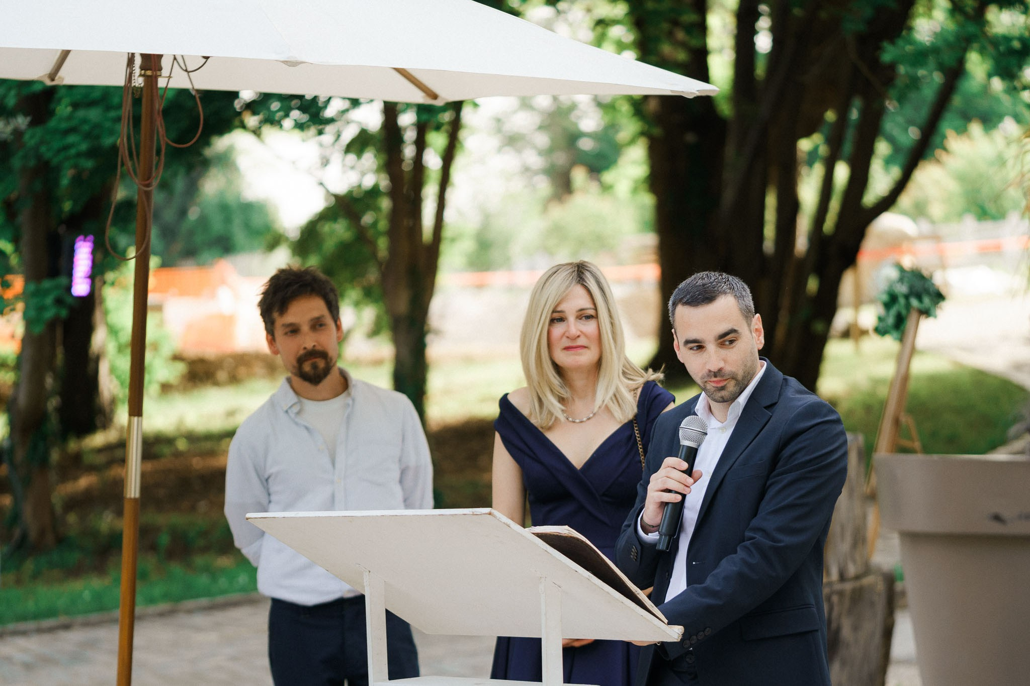 K& F, destination wedding photographer in L’Orangerie de l’Orée du Bois, France