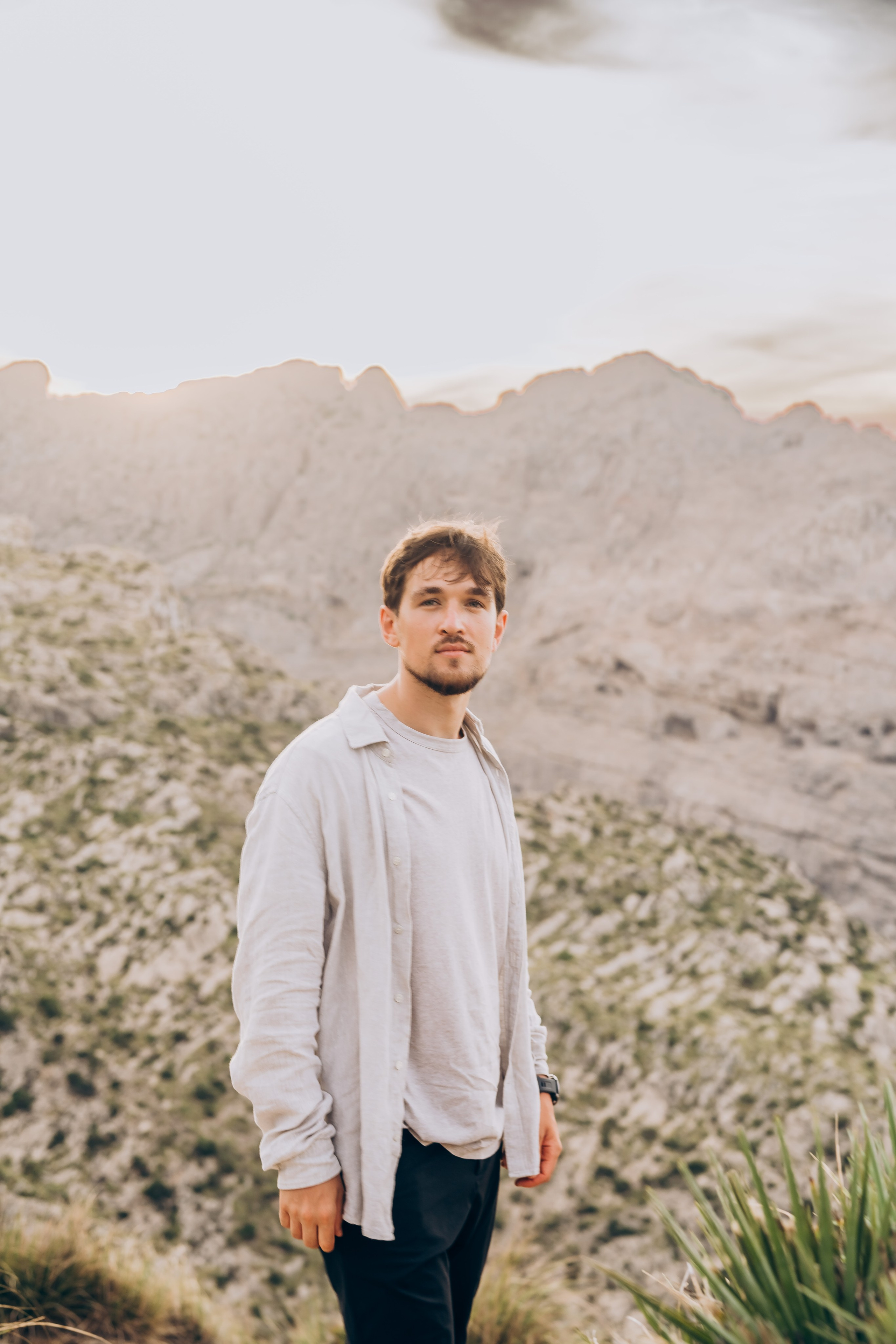 On top of the mountains and by the sea. Фотограф у Пальма де Майорка