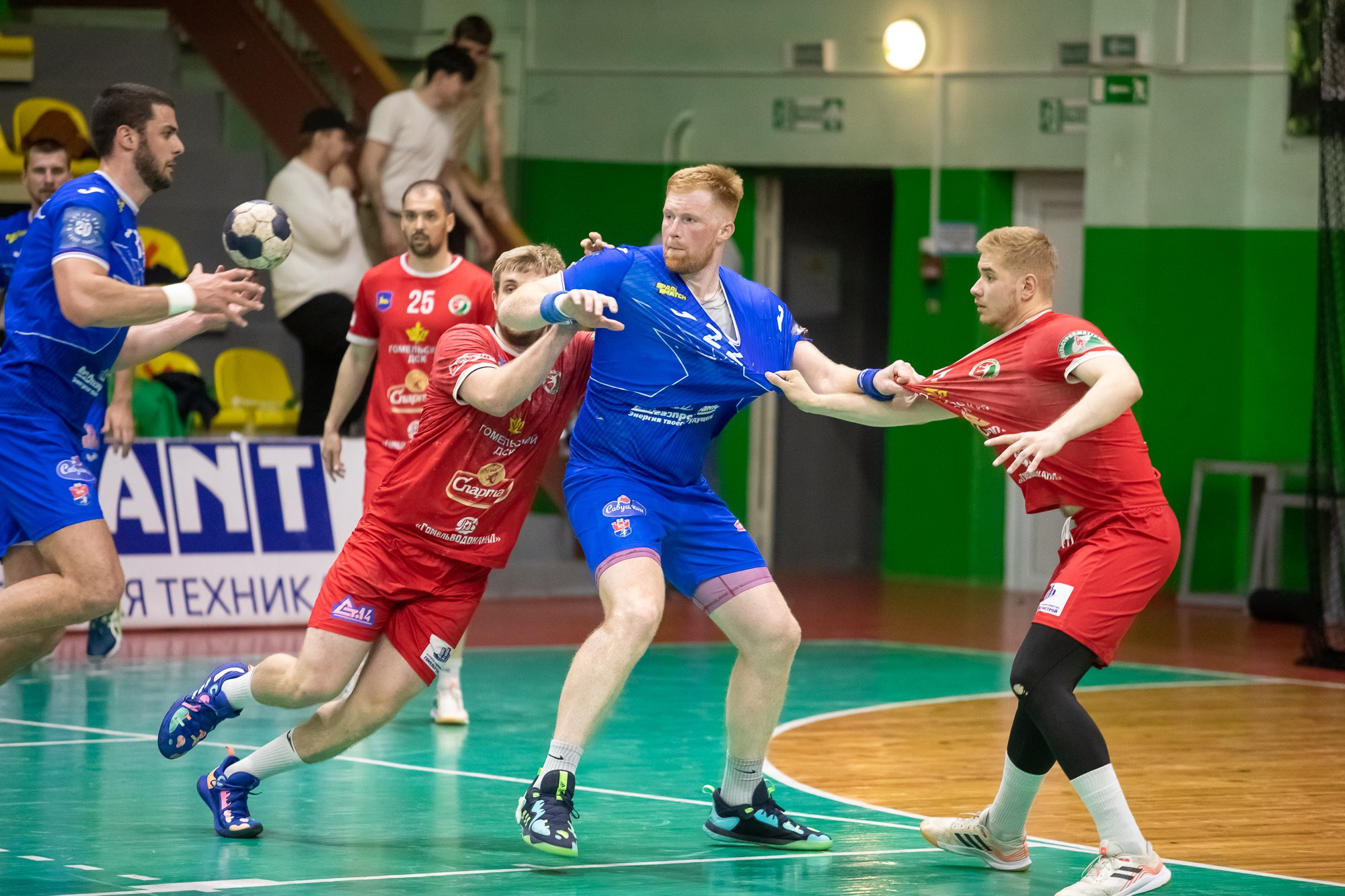 Спортивные фоторепортажи с гандбольных матчей