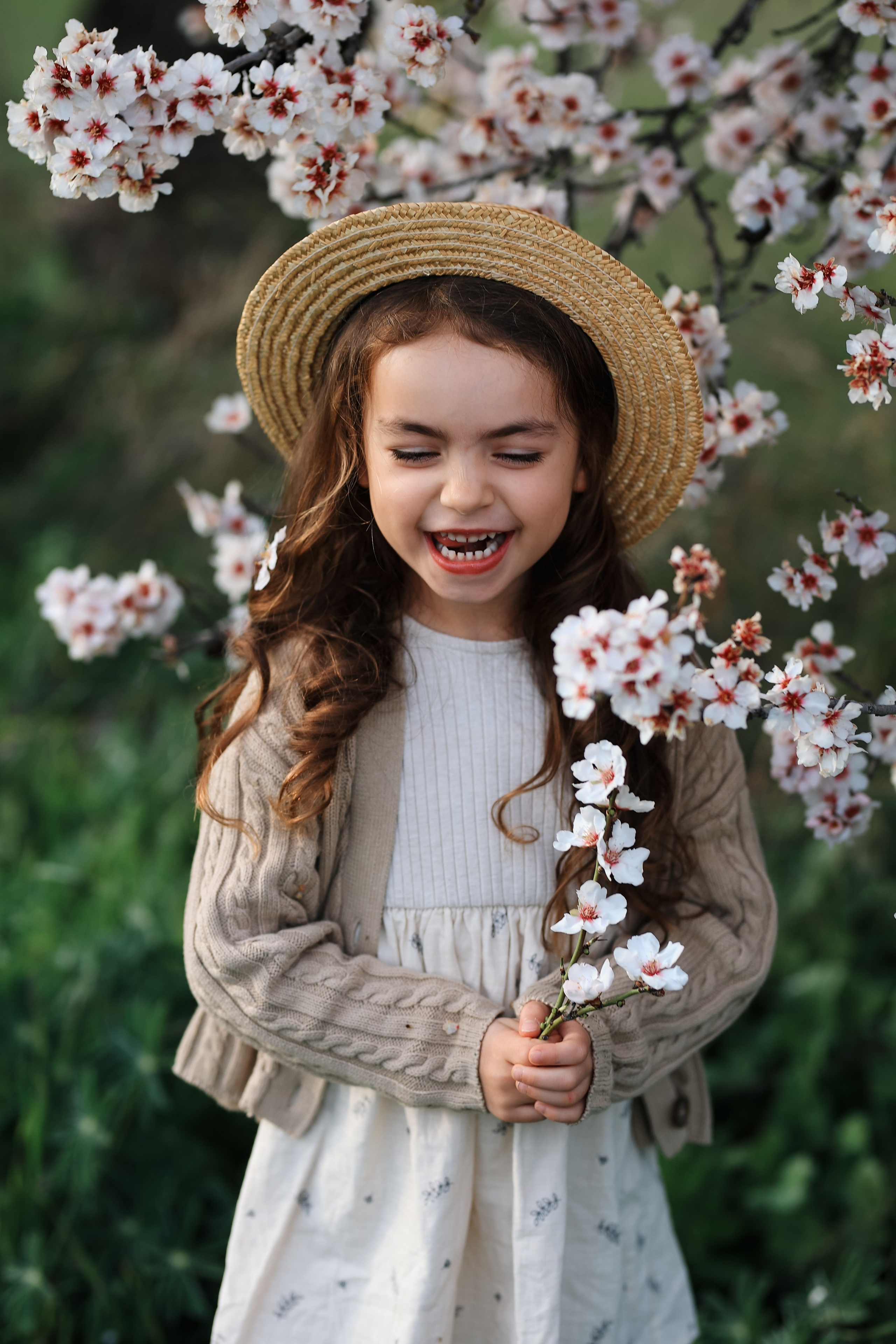 Фотосессия в цветущем миндале. Фотограф в Турции, Анталии, Кемере, Белеке, Сиде, Каше, Калкане, Фетхие