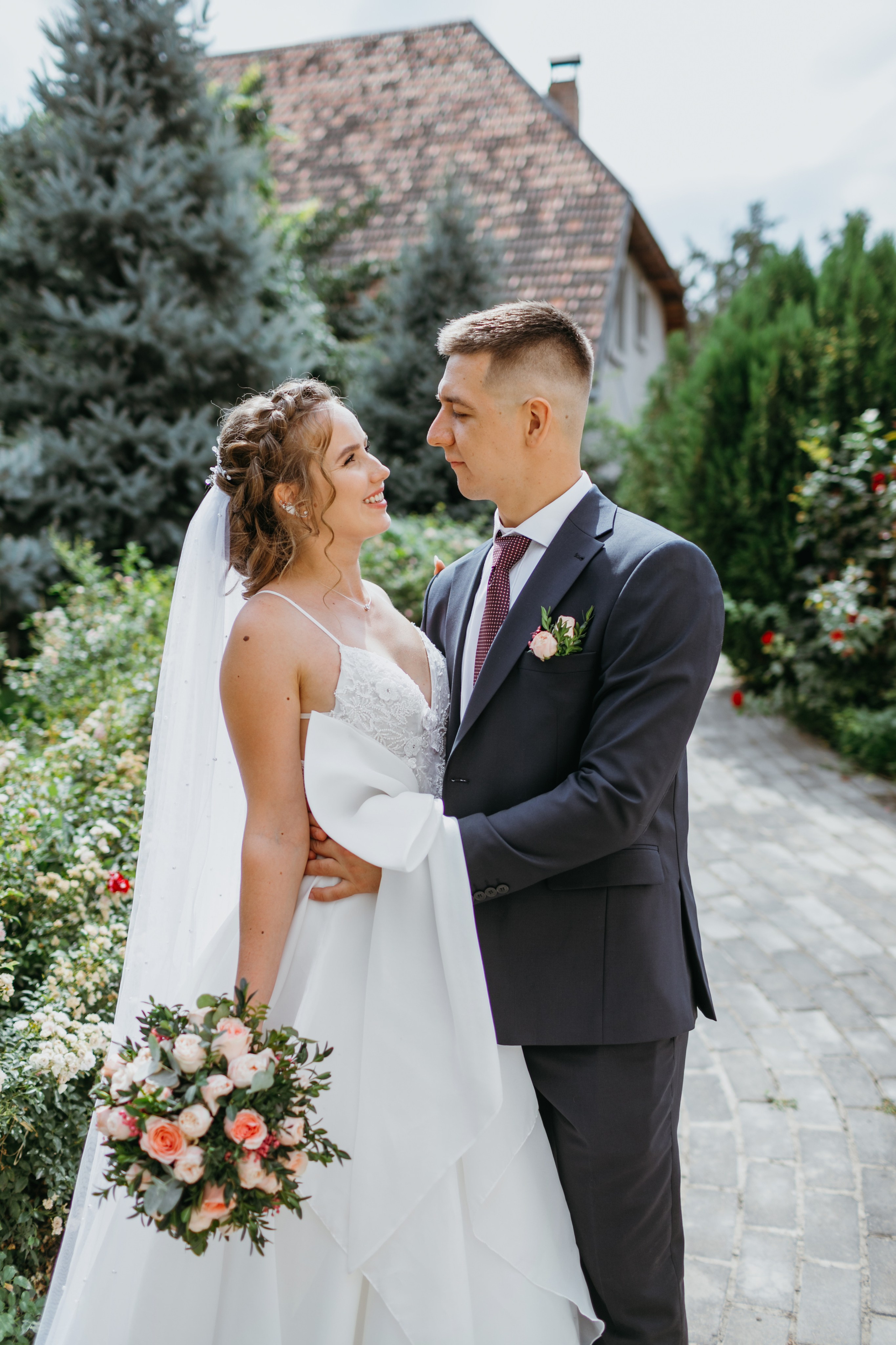 Свадебная фотоссесия для молодоженов в Бишкеке. Фотограф в Бишкеке Оксана Шувалова