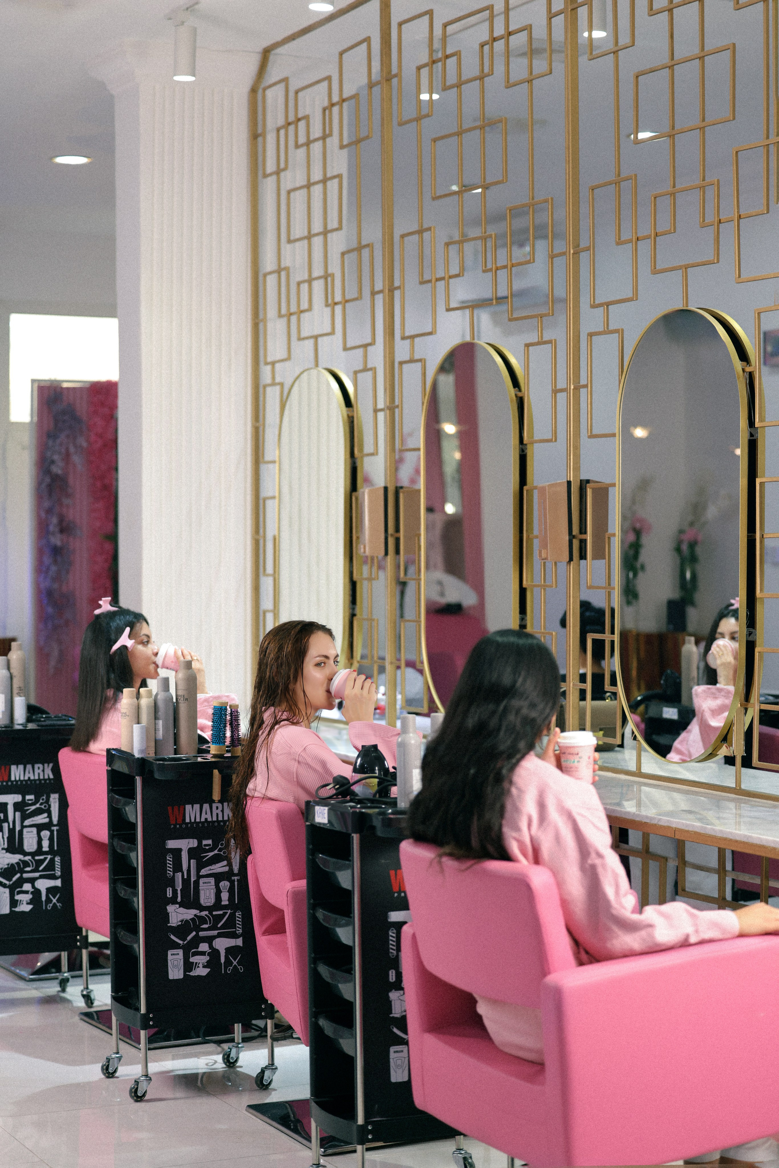 Salons. InHype Studio