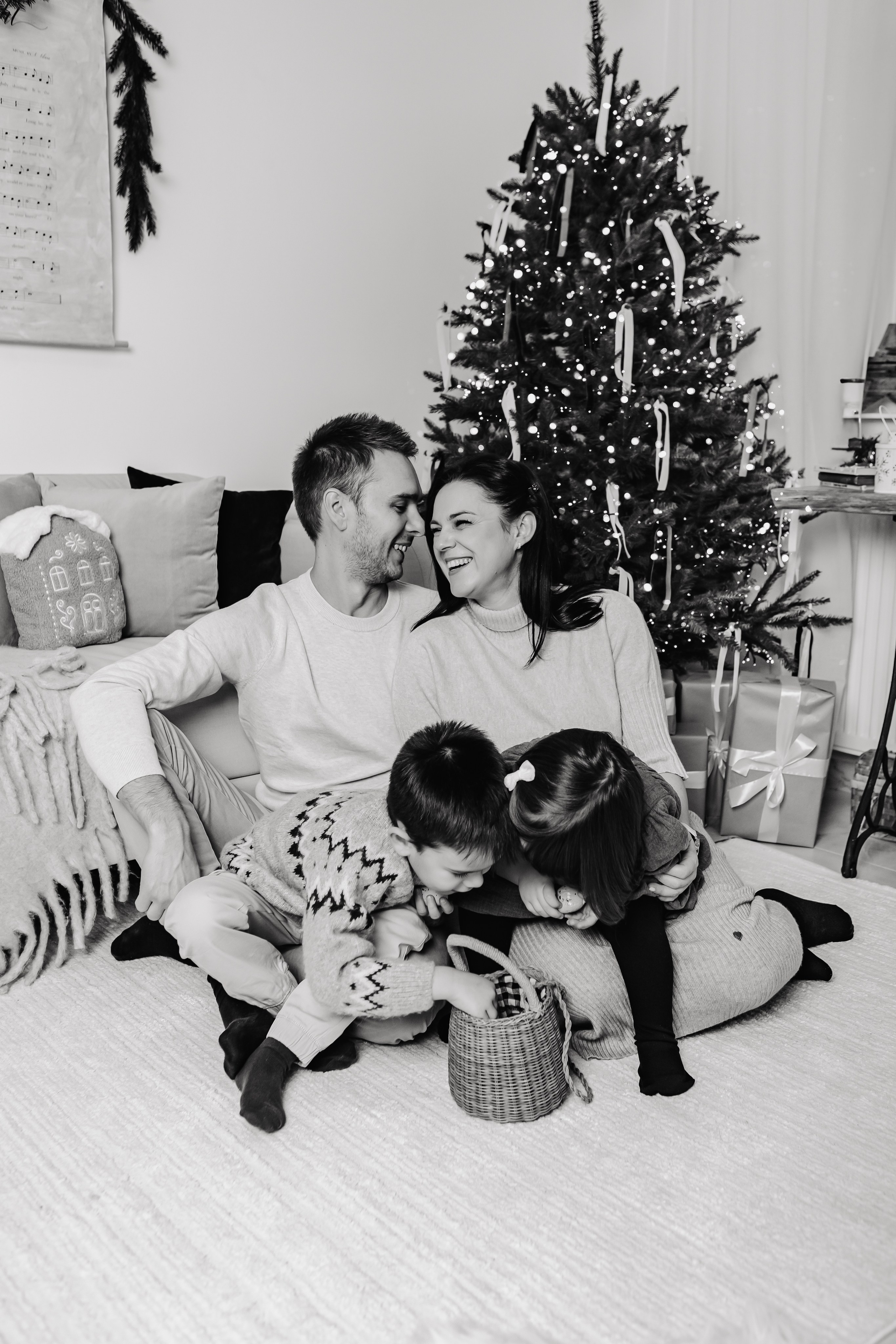 Familia Codreanu. Cristina Andronache fotograf Brașov fotograf de familie fotograf de nunta Brașov