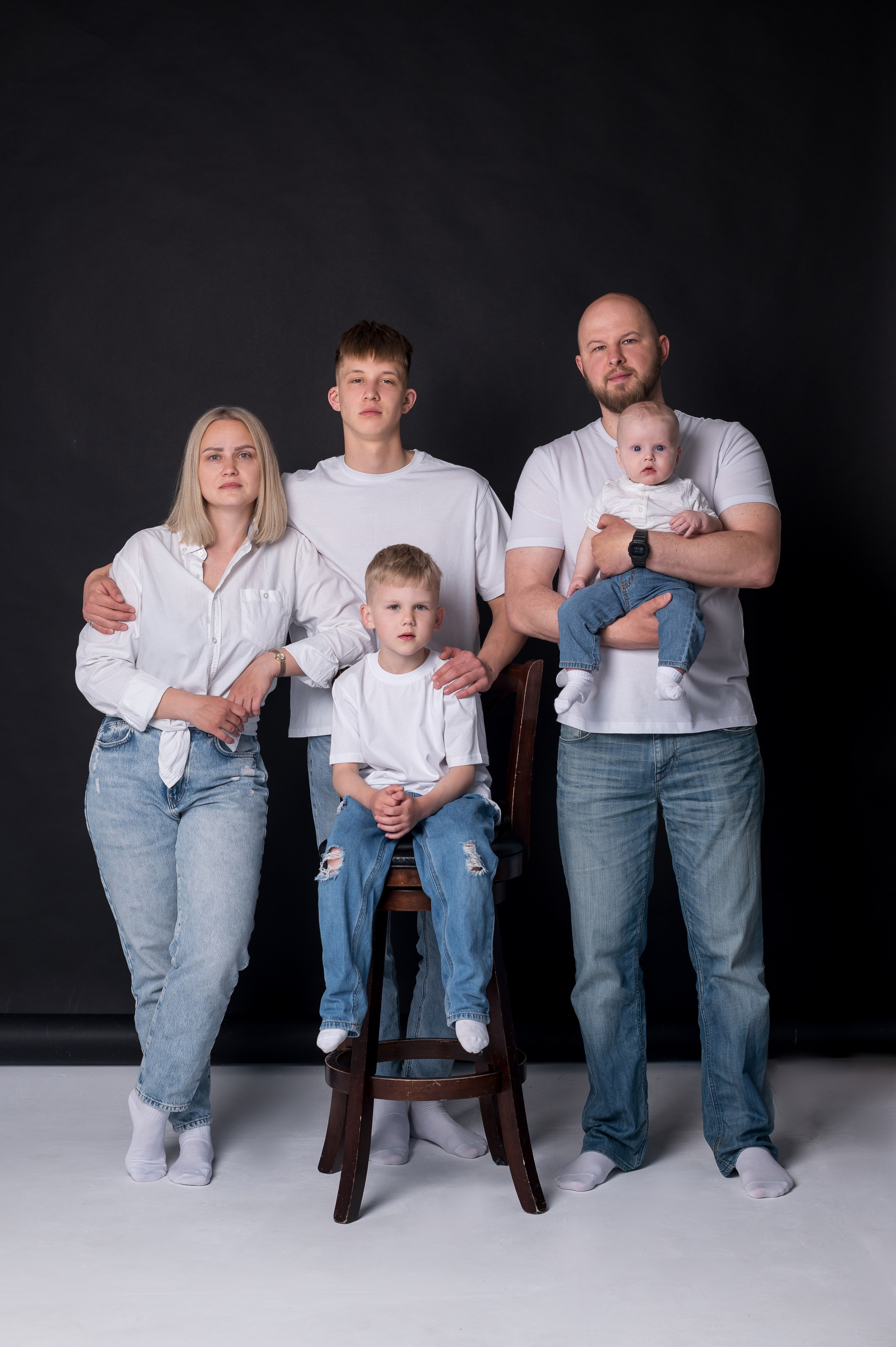 Семейная фотосессия в студии. Семейный и детский фотограф в Минске Надежда Савицкая