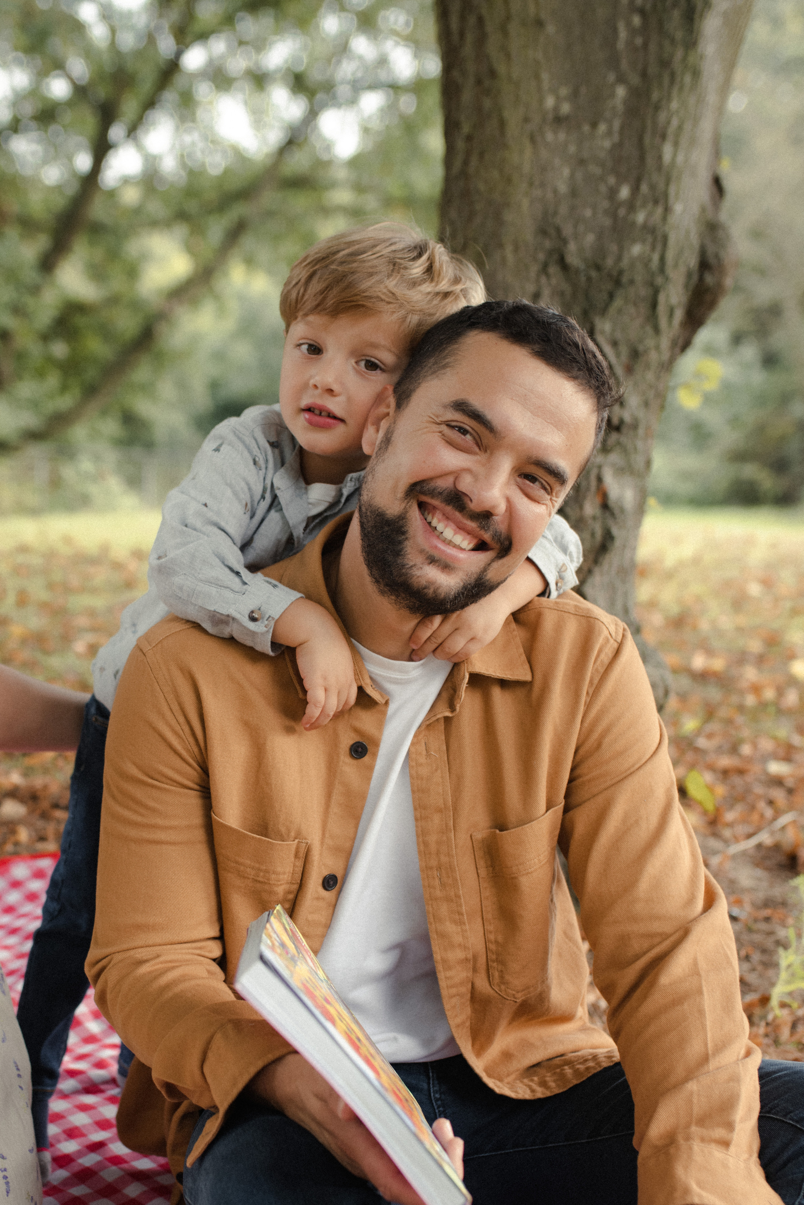 Family picnic photoshoot. Tania Gandrabur, photographer in West Midlands, England