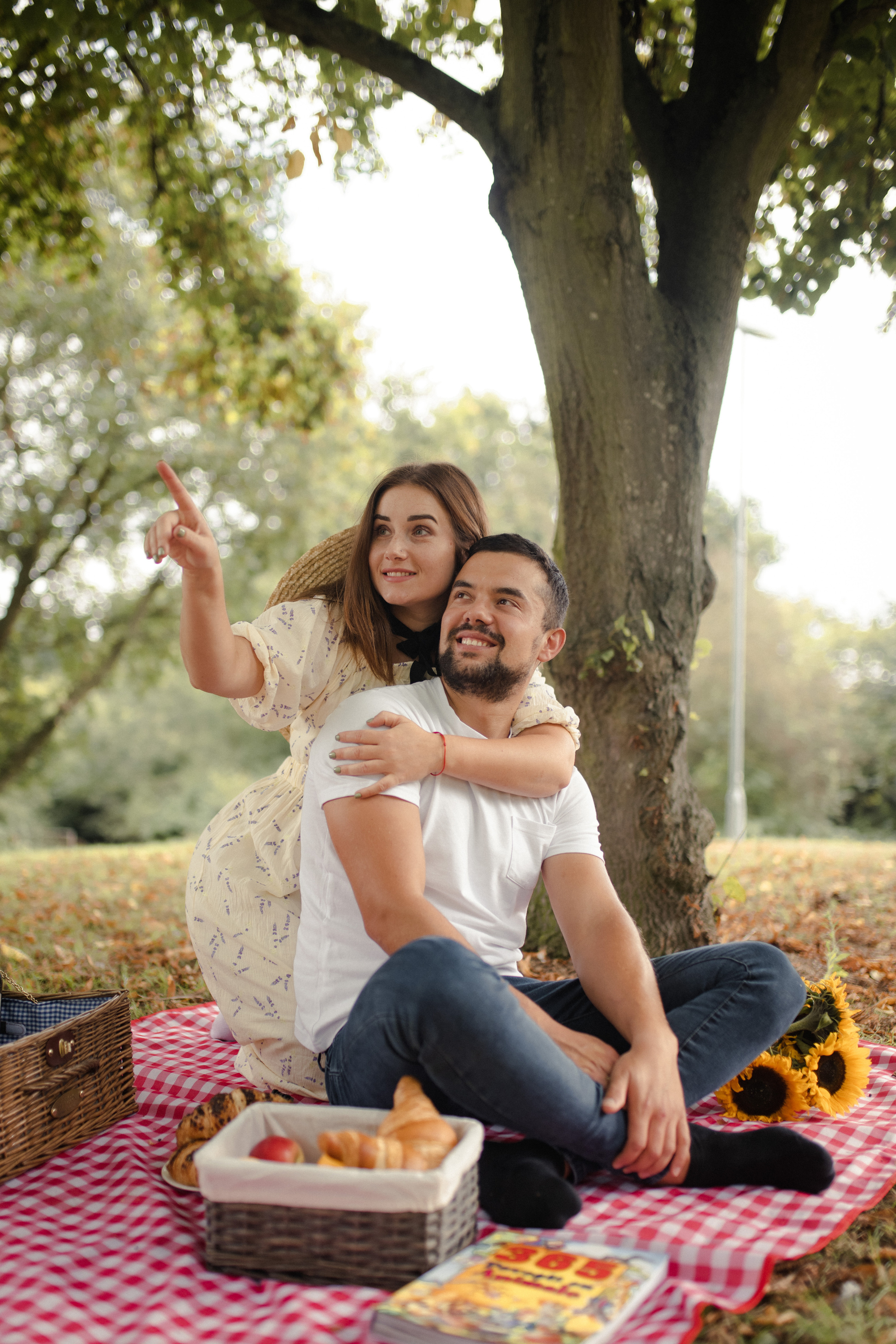 Family picnic photoshoot. Tania Gandrabur, photographer in West Midlands, England