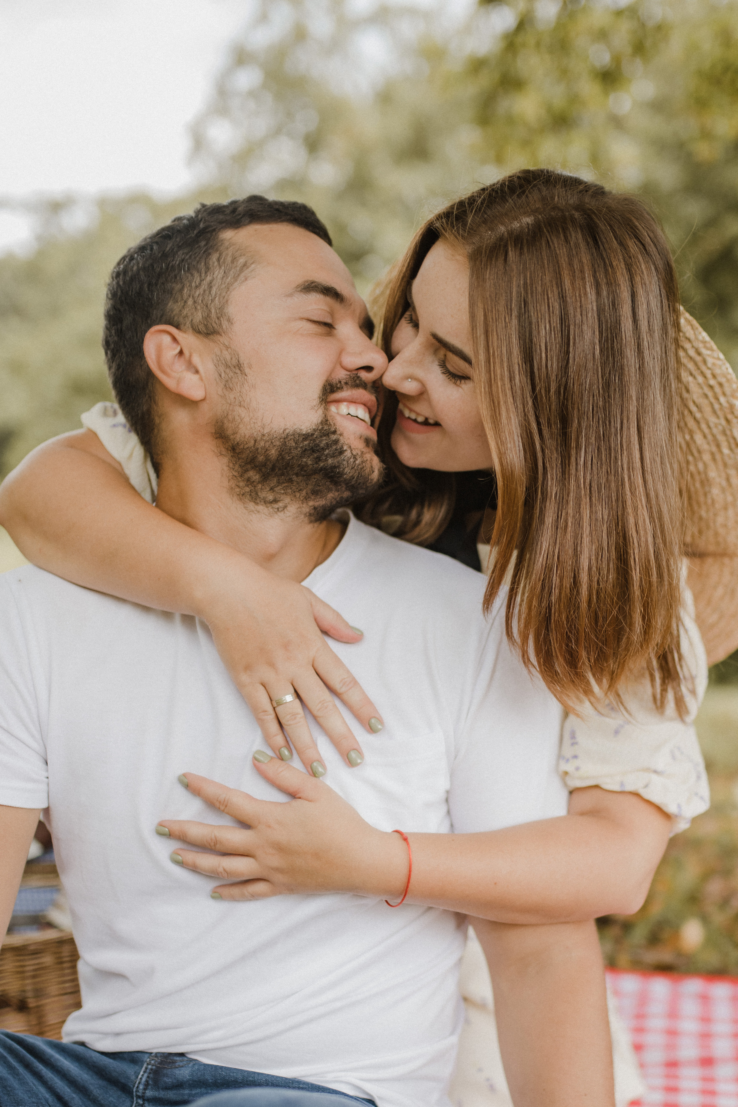 Family picnic photoshoot. Tania Gandrabur, photographer in West Midlands, England
