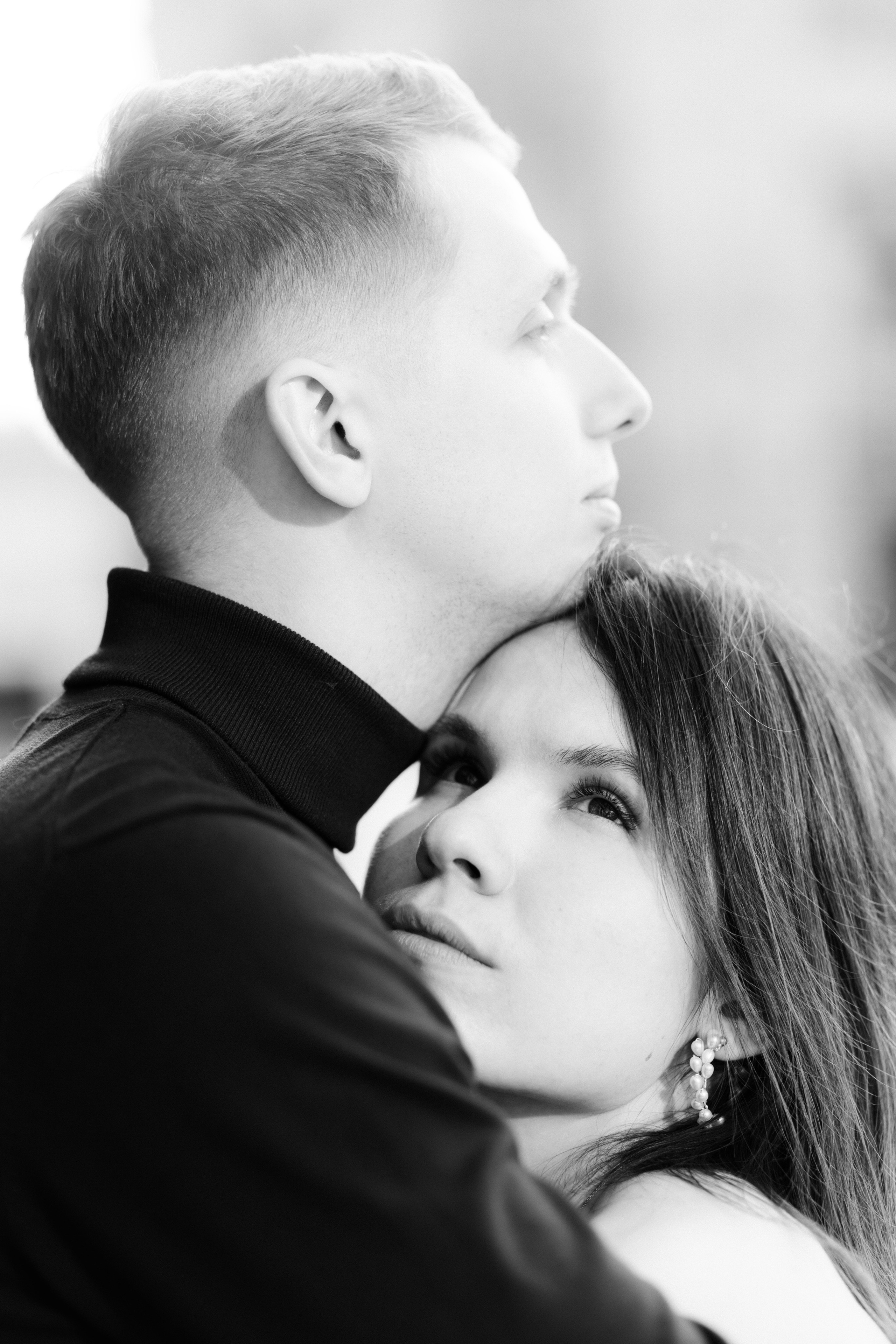 Romantic portrait of a couple in the heart of Milan