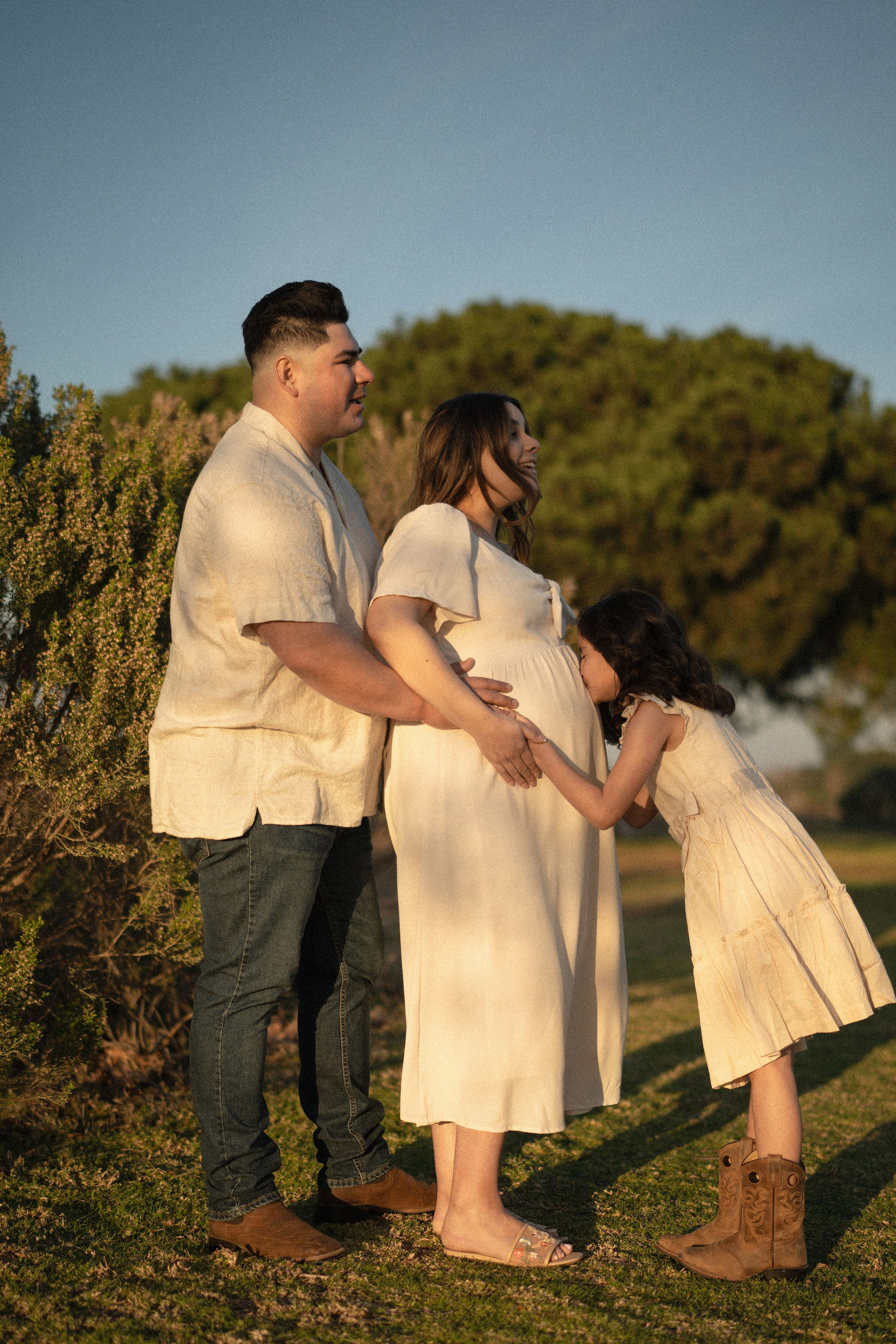 Family walk and wonderful 9 month of pregnancy. Portrait, family, maternity & wedding photography & videography in SoCal Kseni Vibe