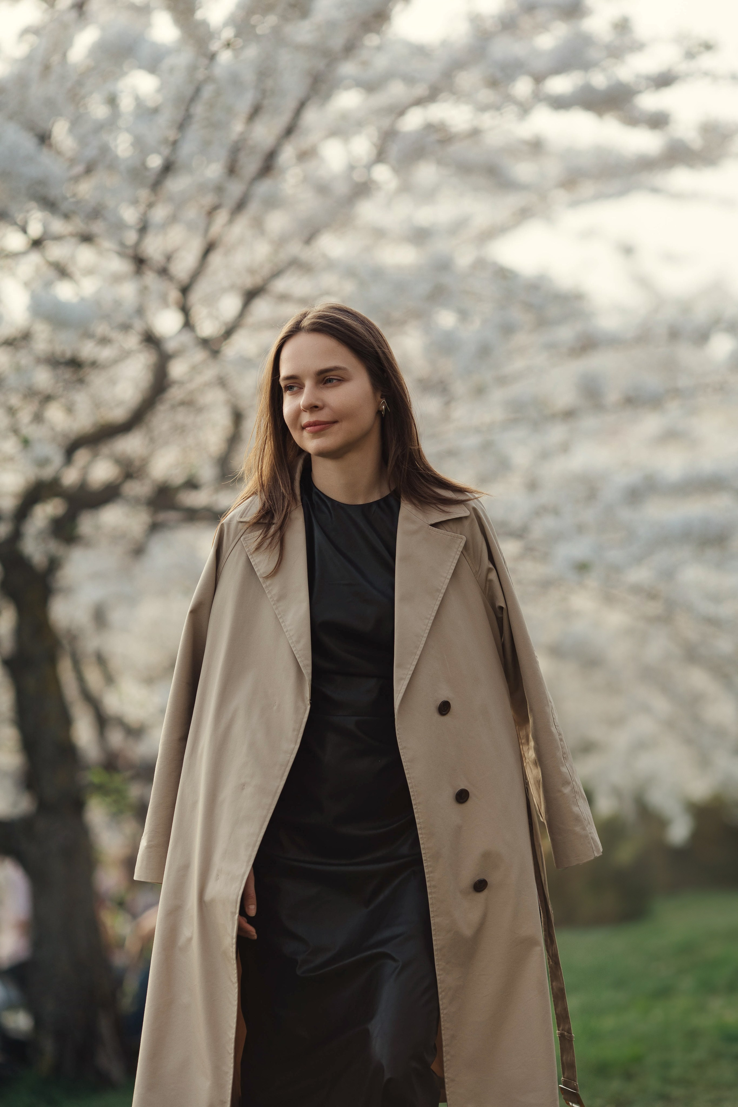 Прогулка Ольги в сакуре. Family photographer in Vilnuis Svetlana Naumova