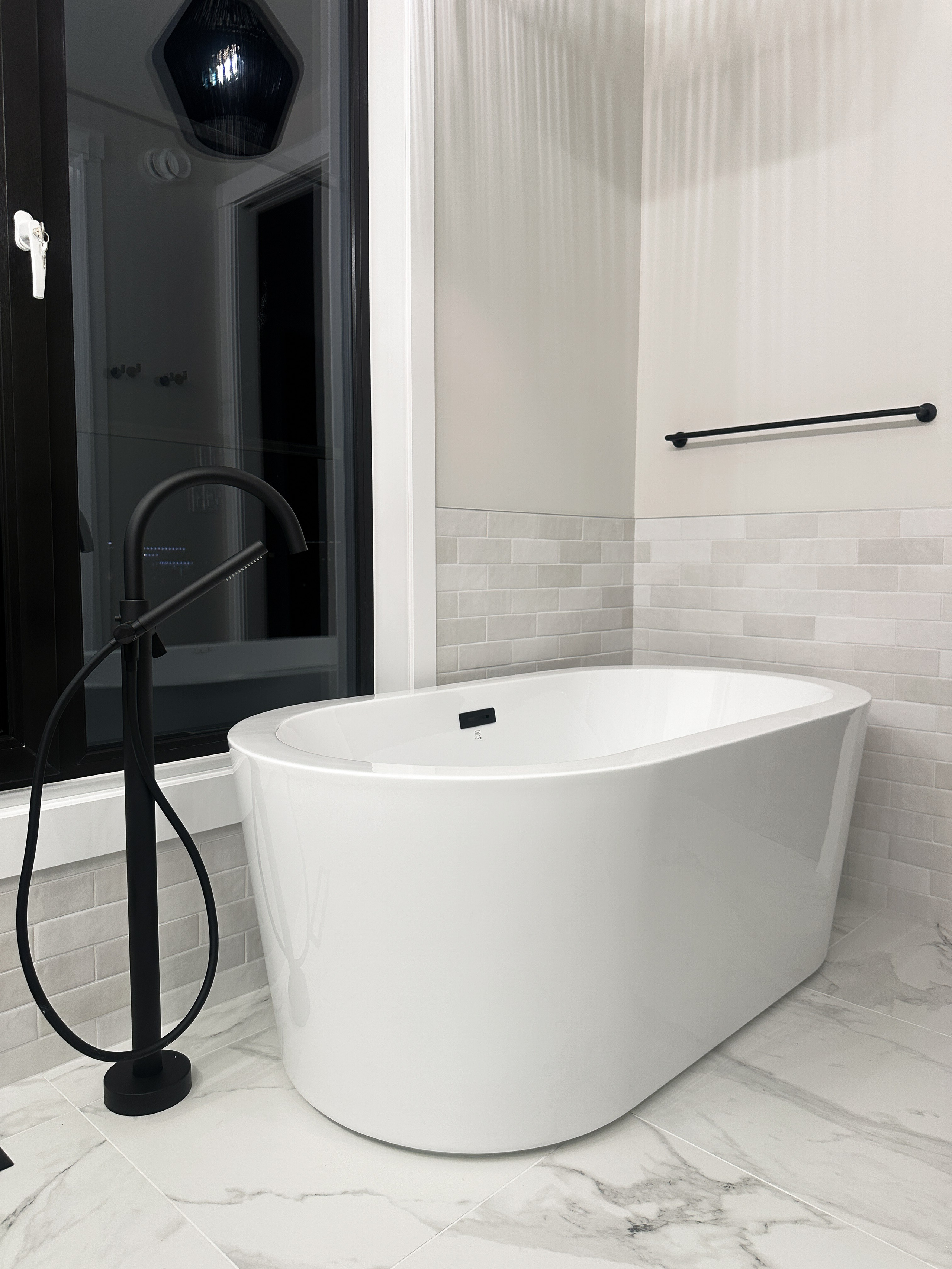 Bathrooms & Showers. Moroz Building Solutions LTD