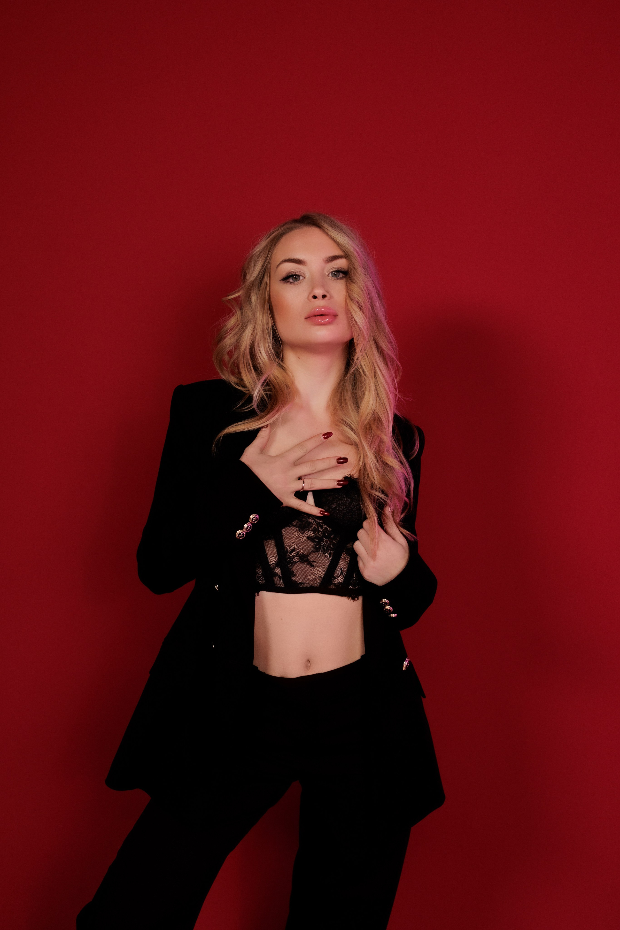 Modern Elegance. Studio Portrait Session. Red & Black Fashion Aesthetic. Kristina Kozheltsova- Soulful Portrait&Lifestyle&Love Story Photographer in Leipzig, Germany