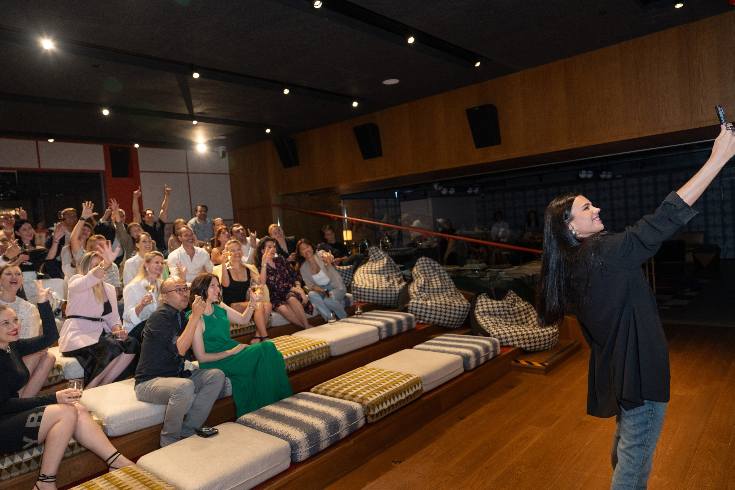 KRISP. PRODUCTION MOVIE PREMIER. ФОТОГРАФ В ГОНКОНГЕ (СВАДЬБЫ, FASHION, СЕМЕЙНЫЕ, МЕРОПРИЯТИЯ, ФОТОПРОГУЛКИ)