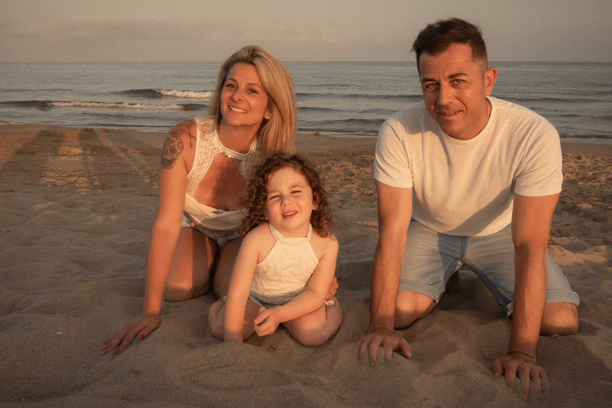Sesión familiar en la playa. Fotografía profesional en Calafell - Elena Medvedeva