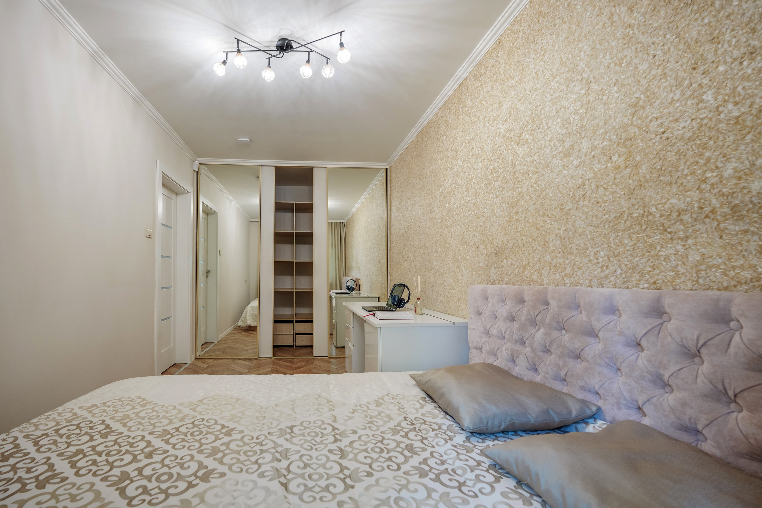 Apkasu g. 21. Elina Sapiega fotografė Vilniuje