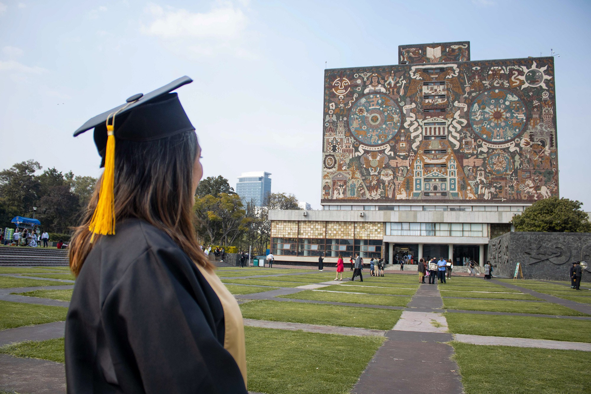 Sesión de fotos de graduación en CU. Marisol Murillo Fotógrafa profesional en Chimalhuacán, Edo. de México