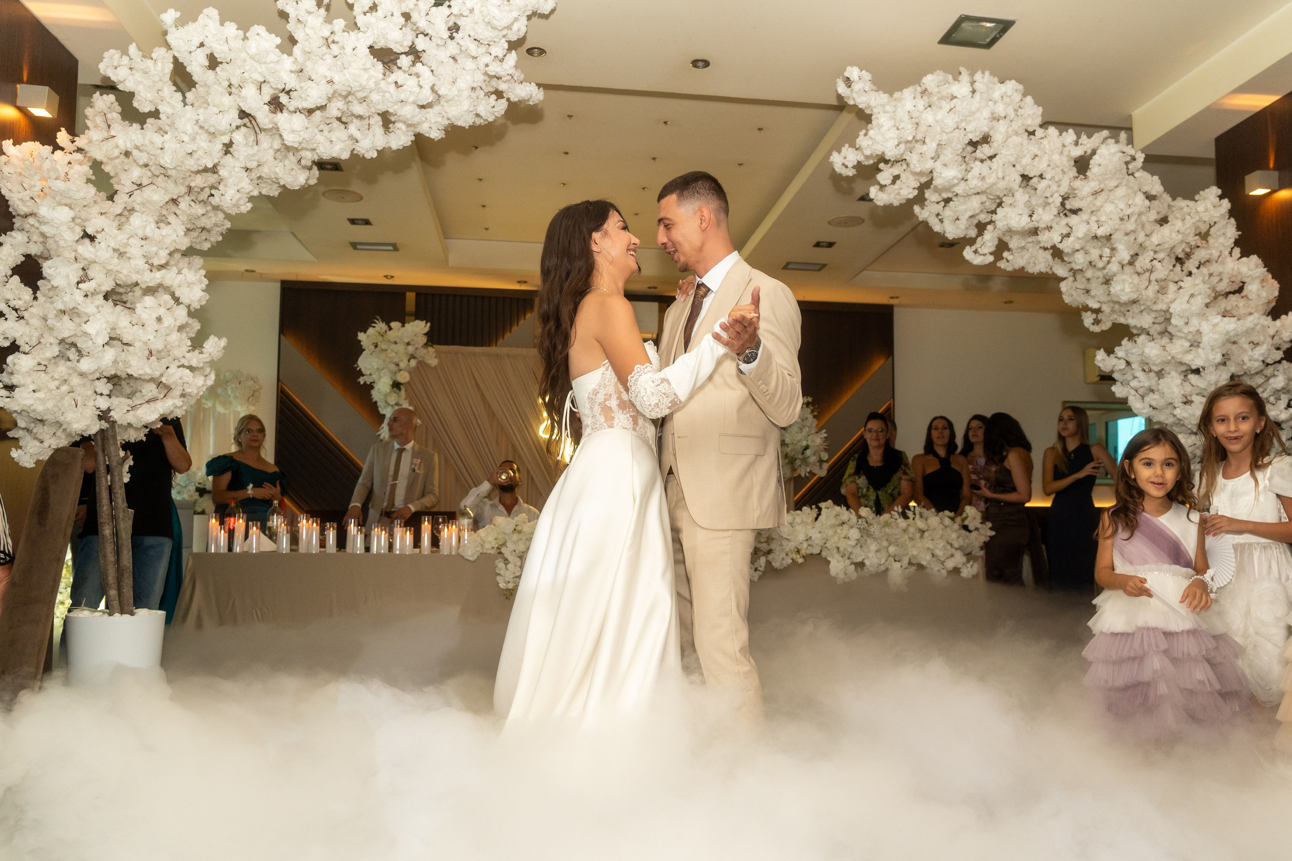 T&M. Fotografisanje i snimanje venčanja Srbija | ST Weddings