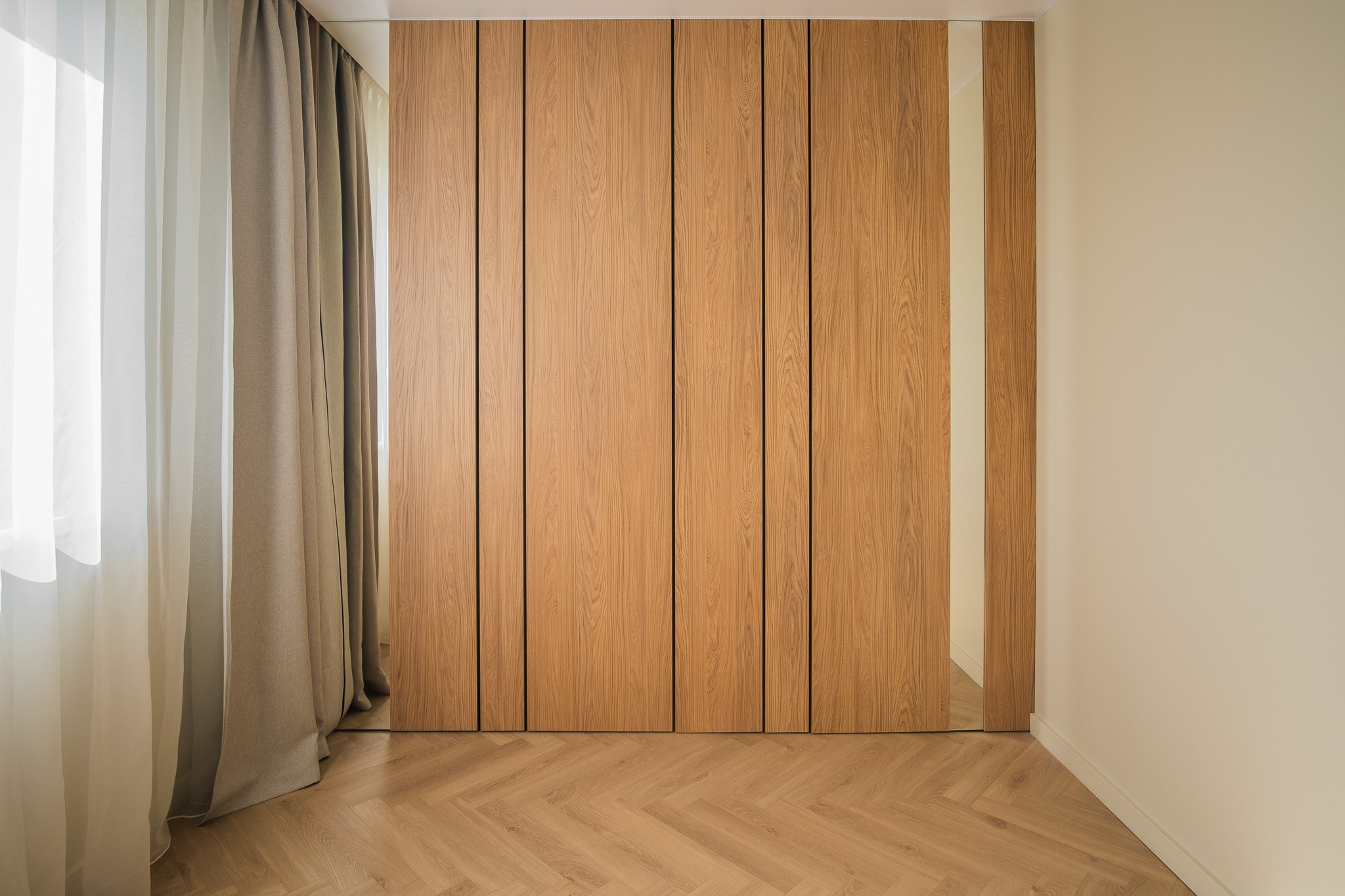 2-room apartment. LOHA VISUALS — AUTOMOTIVE PHOTOGRAPHY