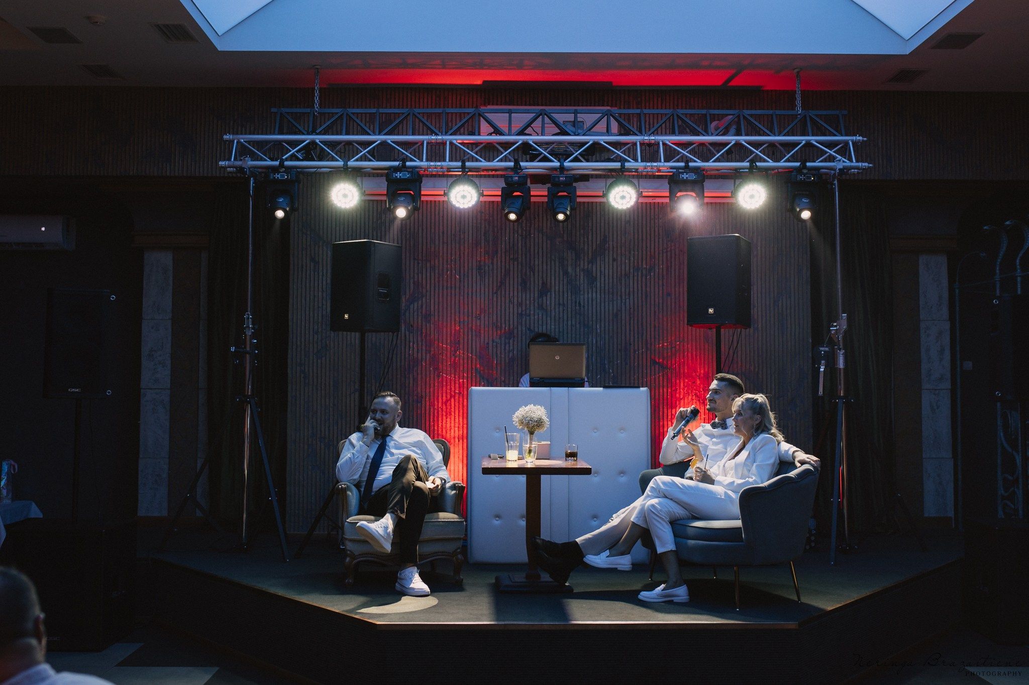 Vestuvinė fotosesija Kaune, Vienybės aikštėje, prie Lietuvos banko