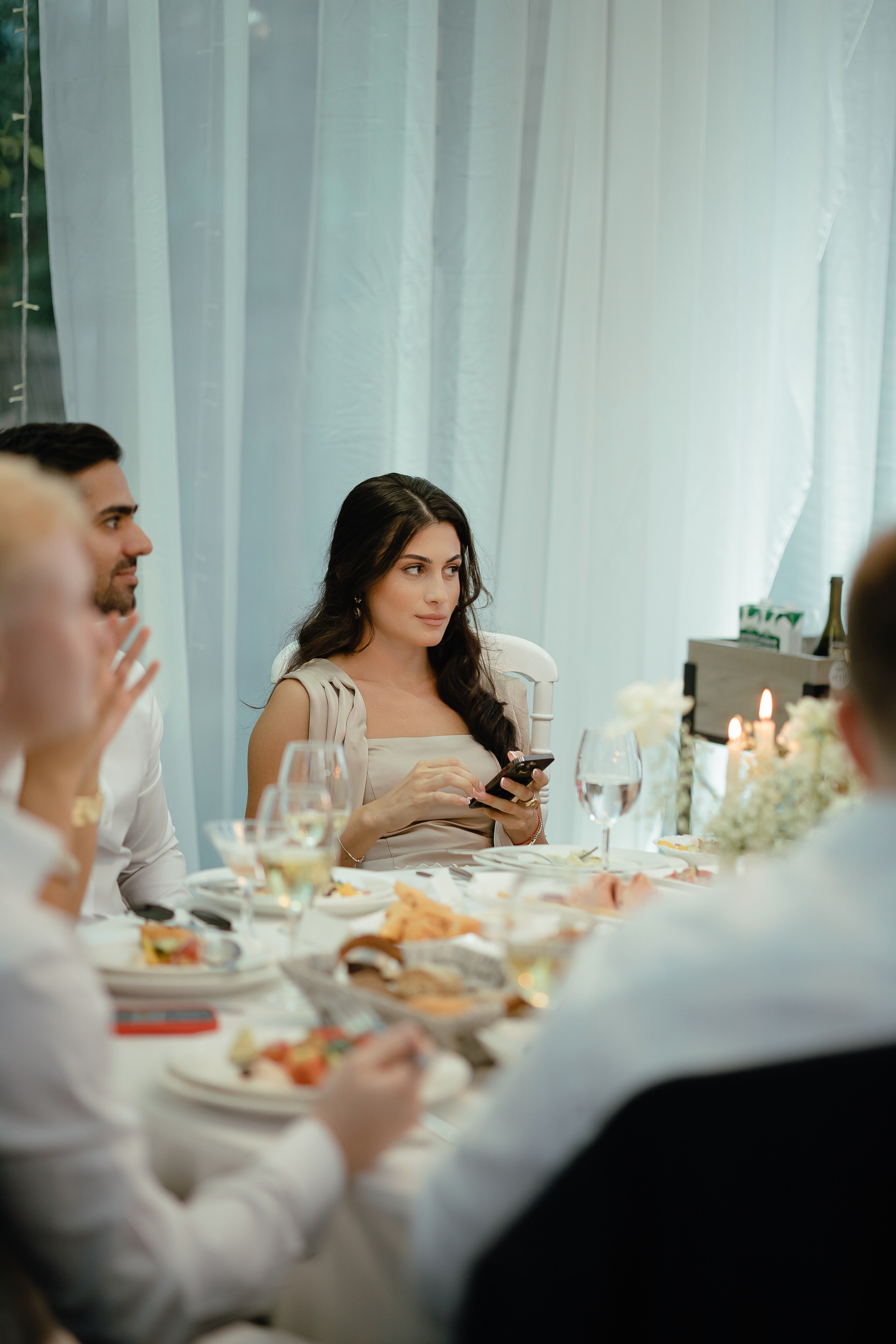 Thomas & Suyumbika. Главная