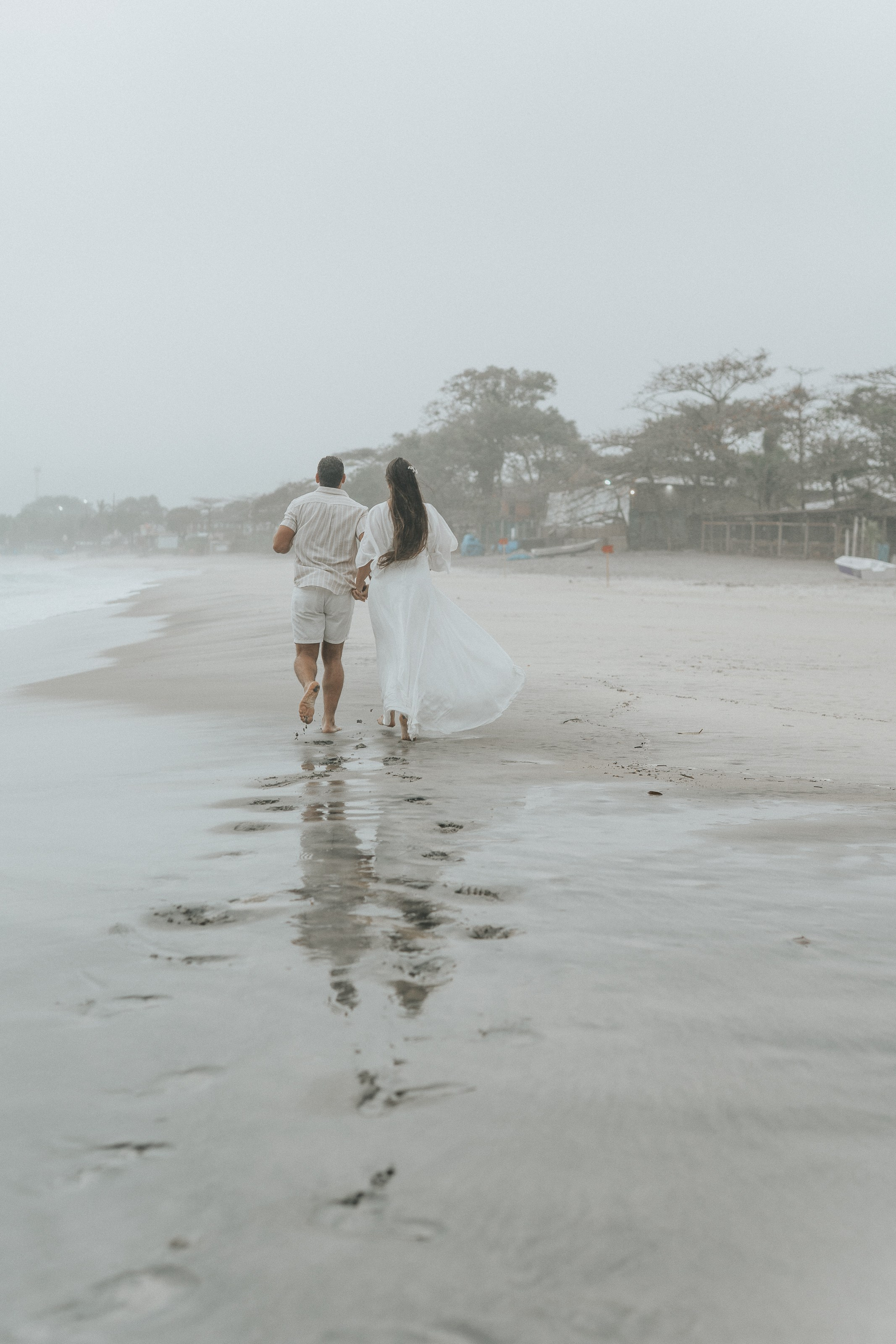 Pré Wedding — Bianca e Maik (Praia Maresias). Fotógrafo de casamento e Filmmaker de casamento