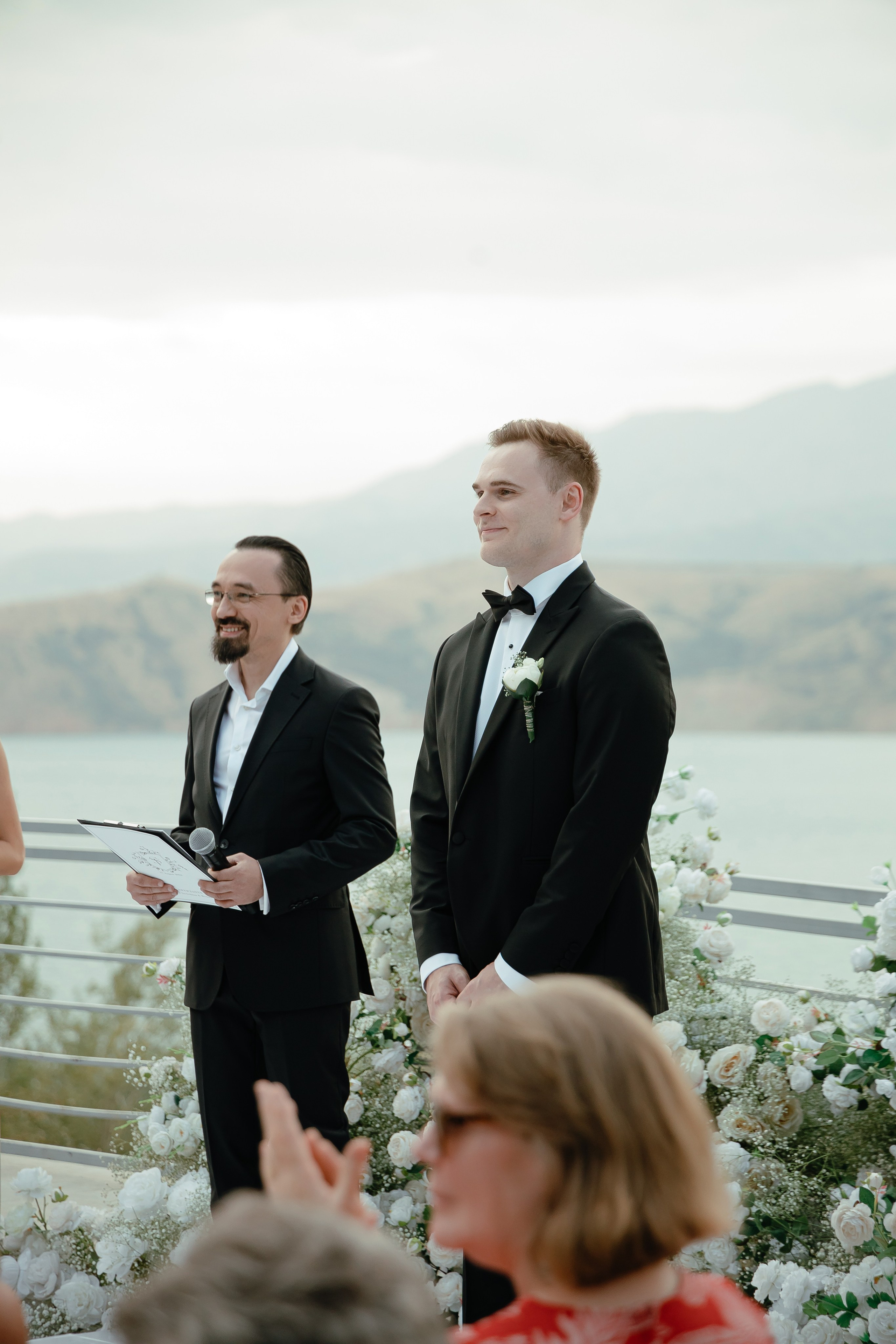 Thomas & Suyumbika. Главная