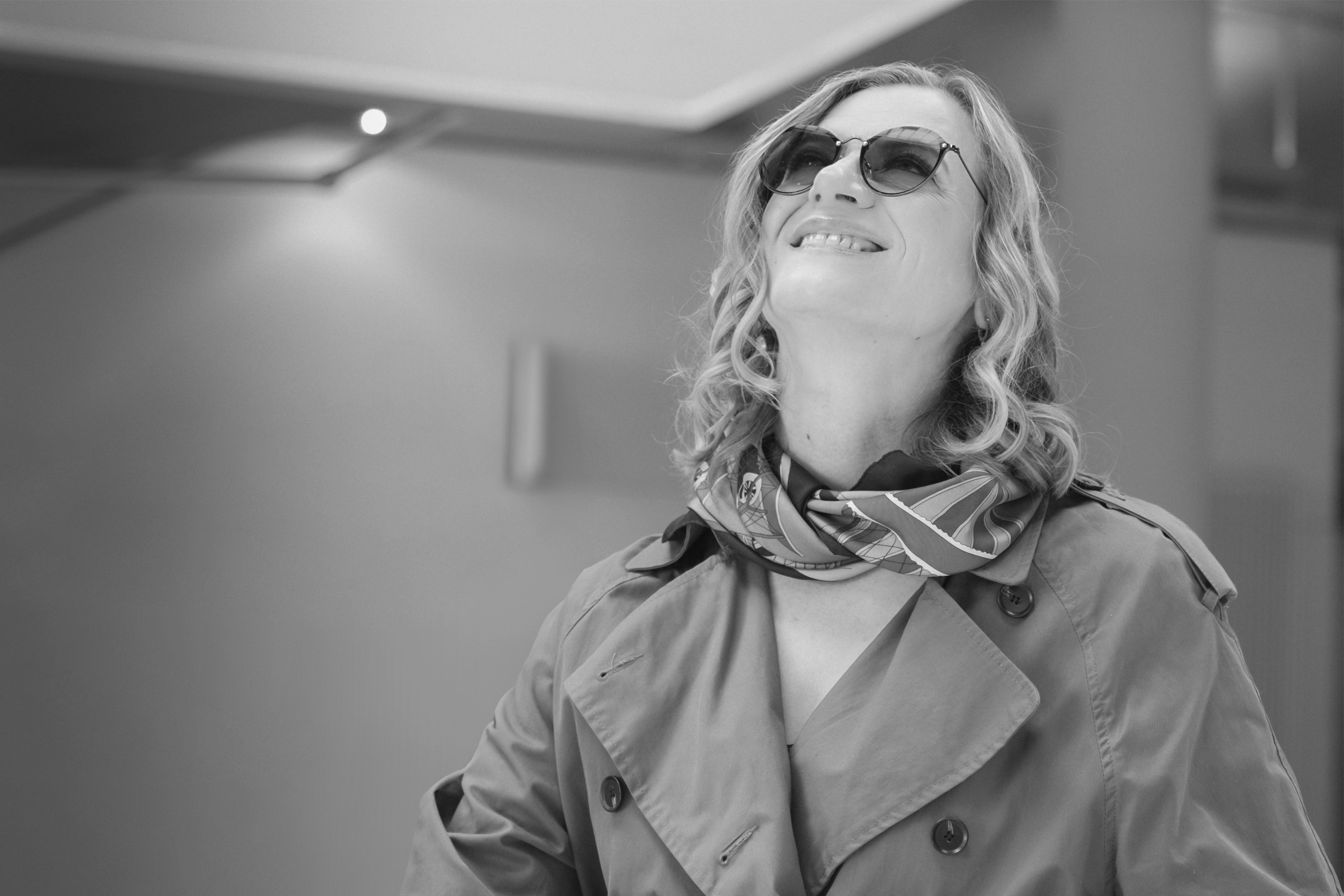 Schwarz-Weiß-Fotoshooting am Flughafen. Schwarz-weiß Fotografie in Münster. Fotografin Viktoria Roschen