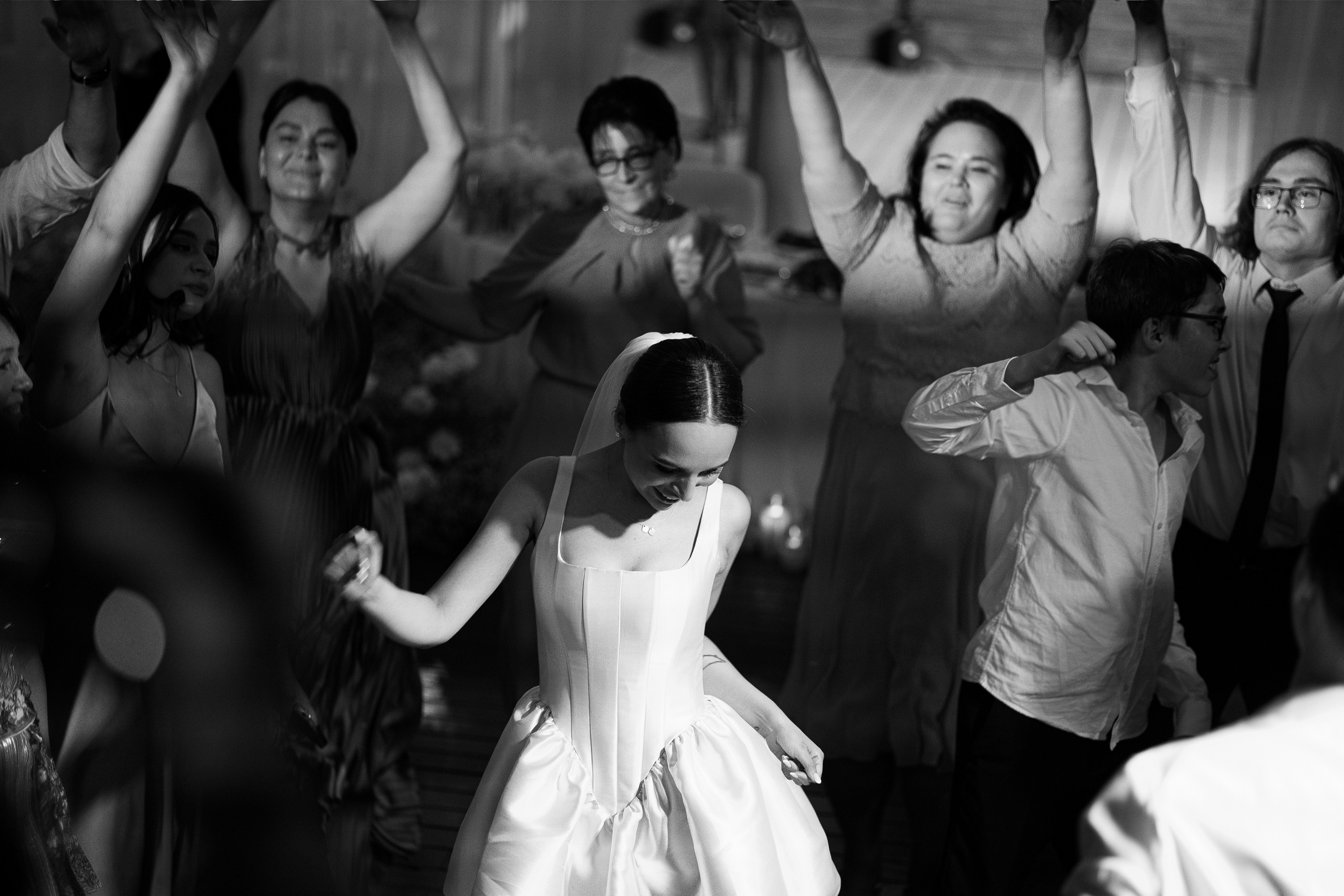 Thomas & Suyumbika. Главная