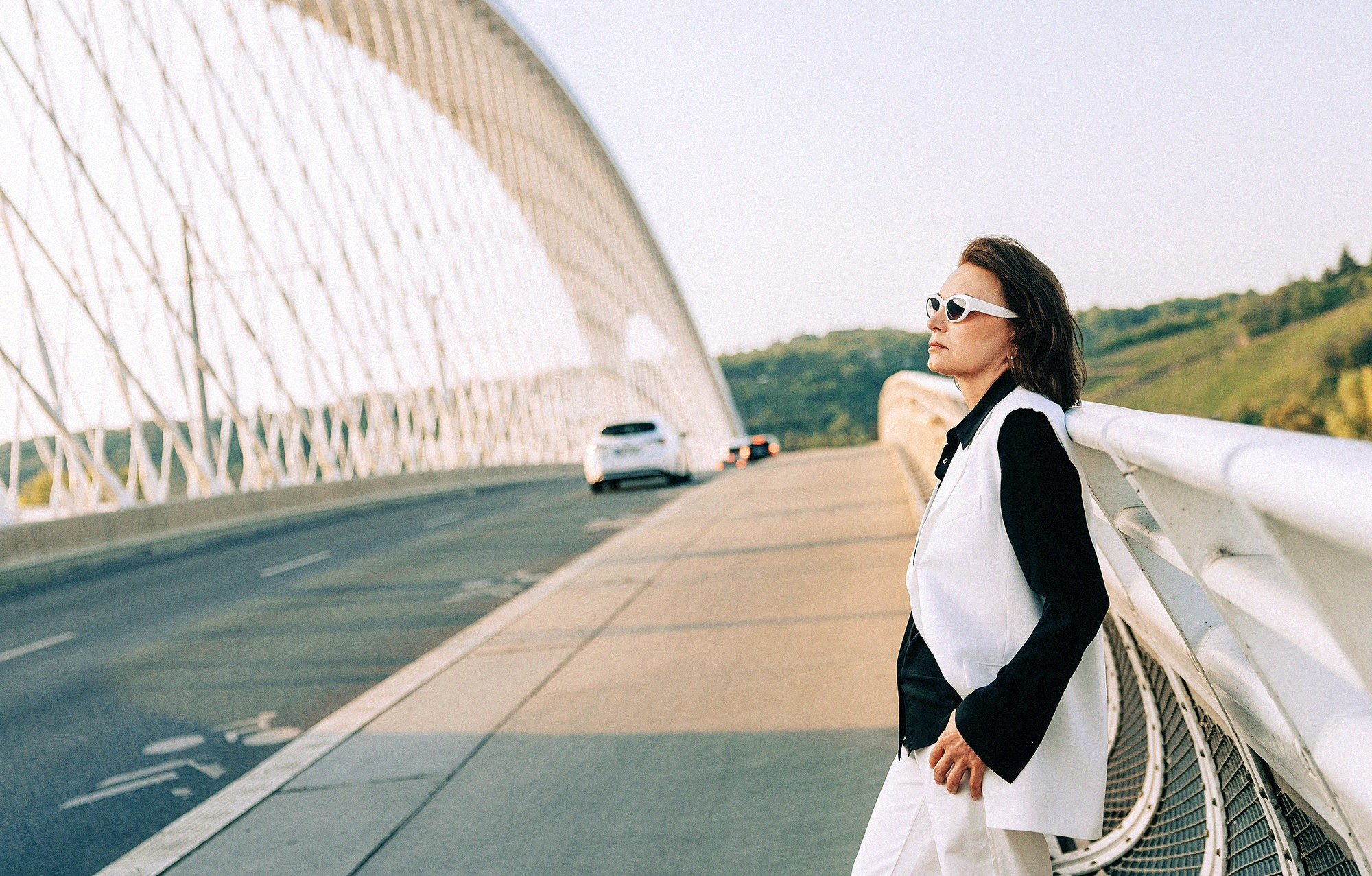 Elena in Troja bridge. Rodinný a svatební fotograf v Praze