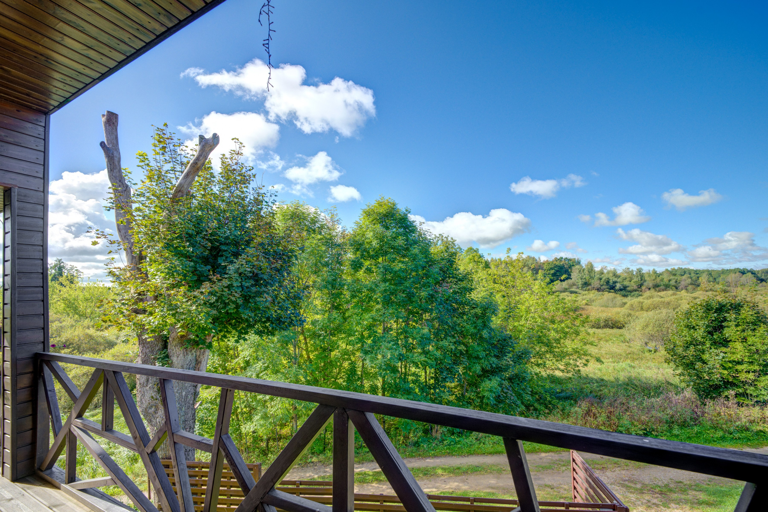 Sadyba Vinliaus r. prie ežero. Elina Sapiega fotografė Vilniuje