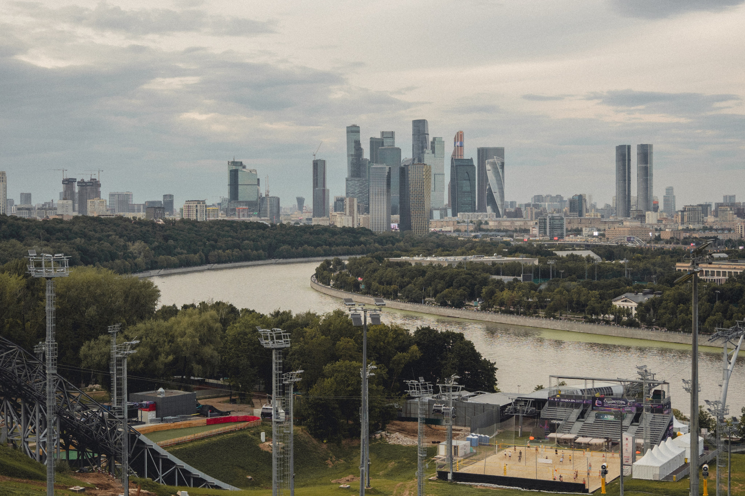 Воробьевы Горы. Photographe sur Cote d’Azur. Portraits de familles, couples, enfants, événements