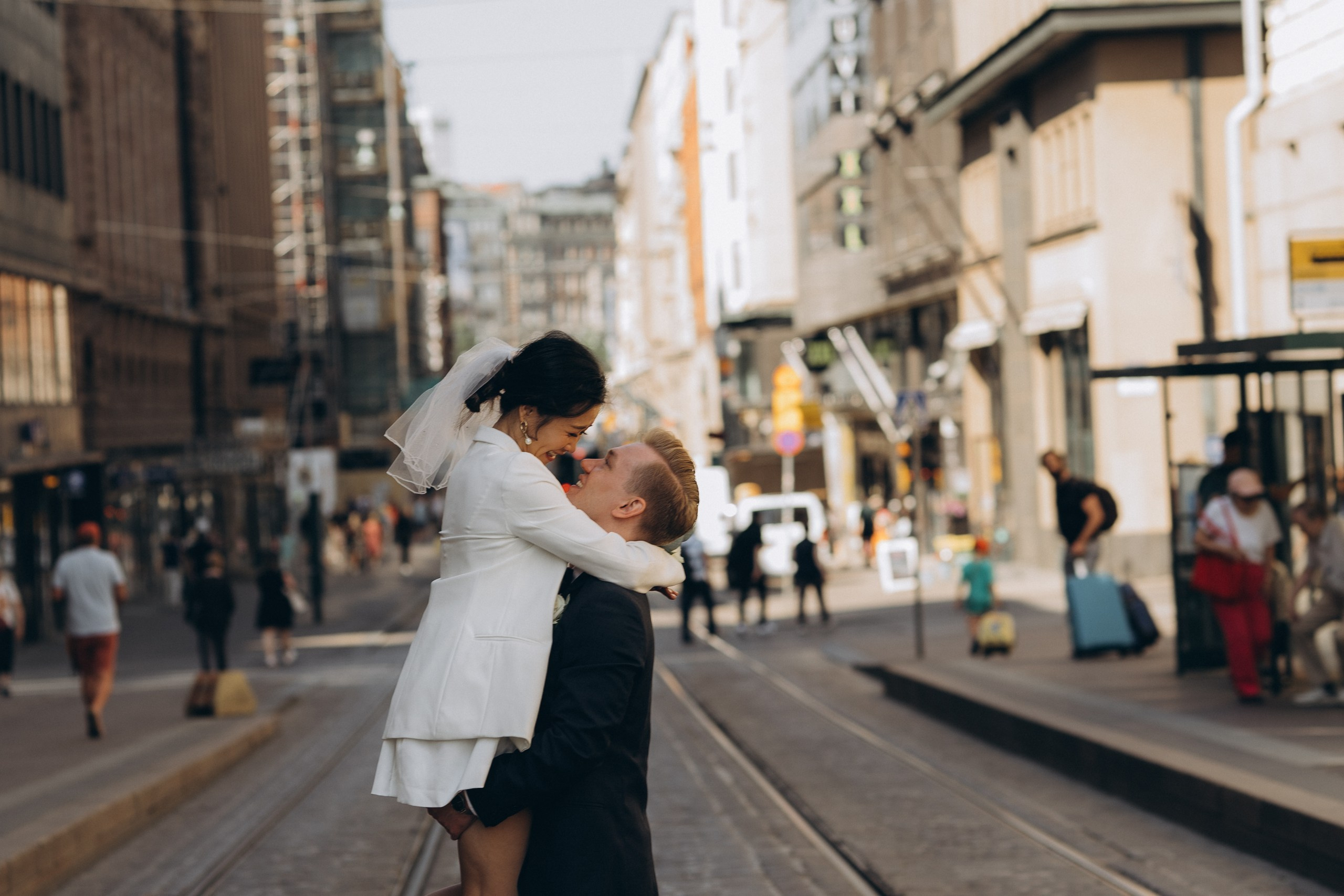 City wedding. Wedding and portrait photographer in Helsinki Vickan O