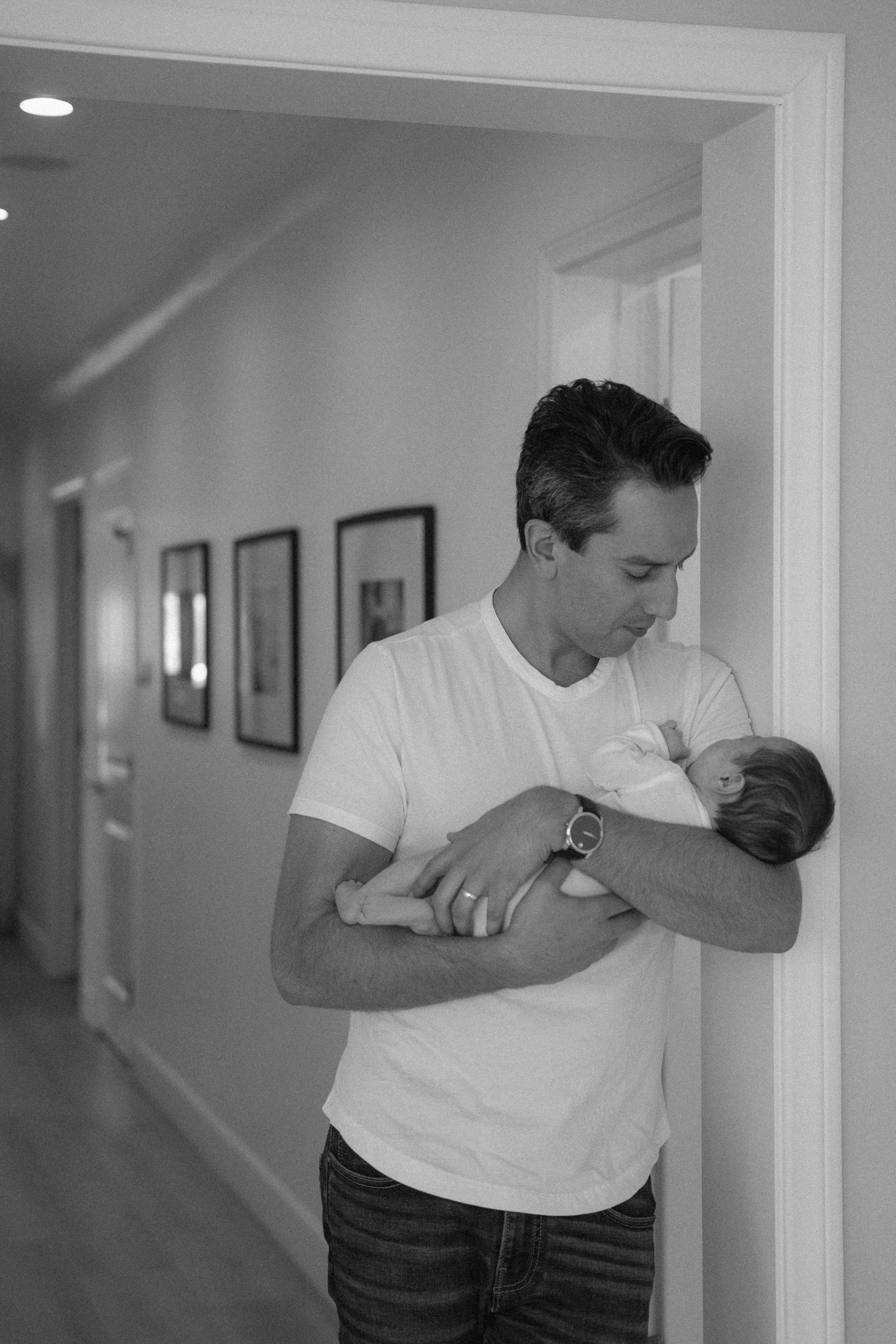 Santa Monica Family photographer. Los Angeles family photographer. Family photography. Family photoshoot. Maternity photoshoot. Beach family photoshoot. Home family photoshoot. Maternity beach photoshoot. Family holiday photoshoot. Family photographer. Photographer for families