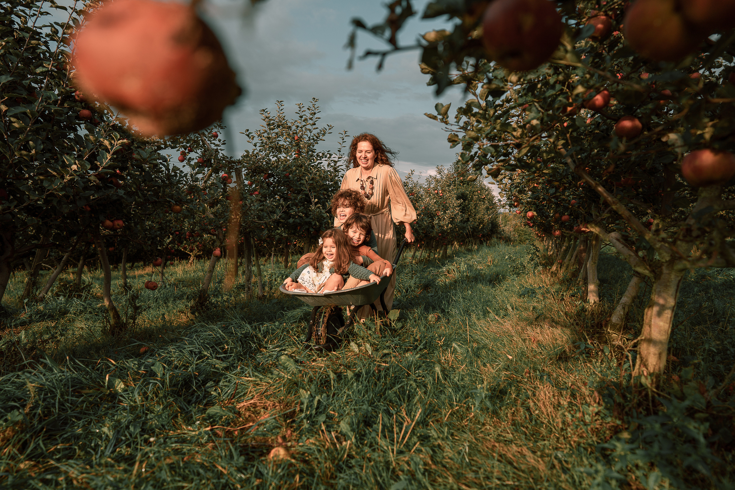 Apfel Garten. Familien, Lifestyle und Portrait Fotografin in Trier, Luxembourg