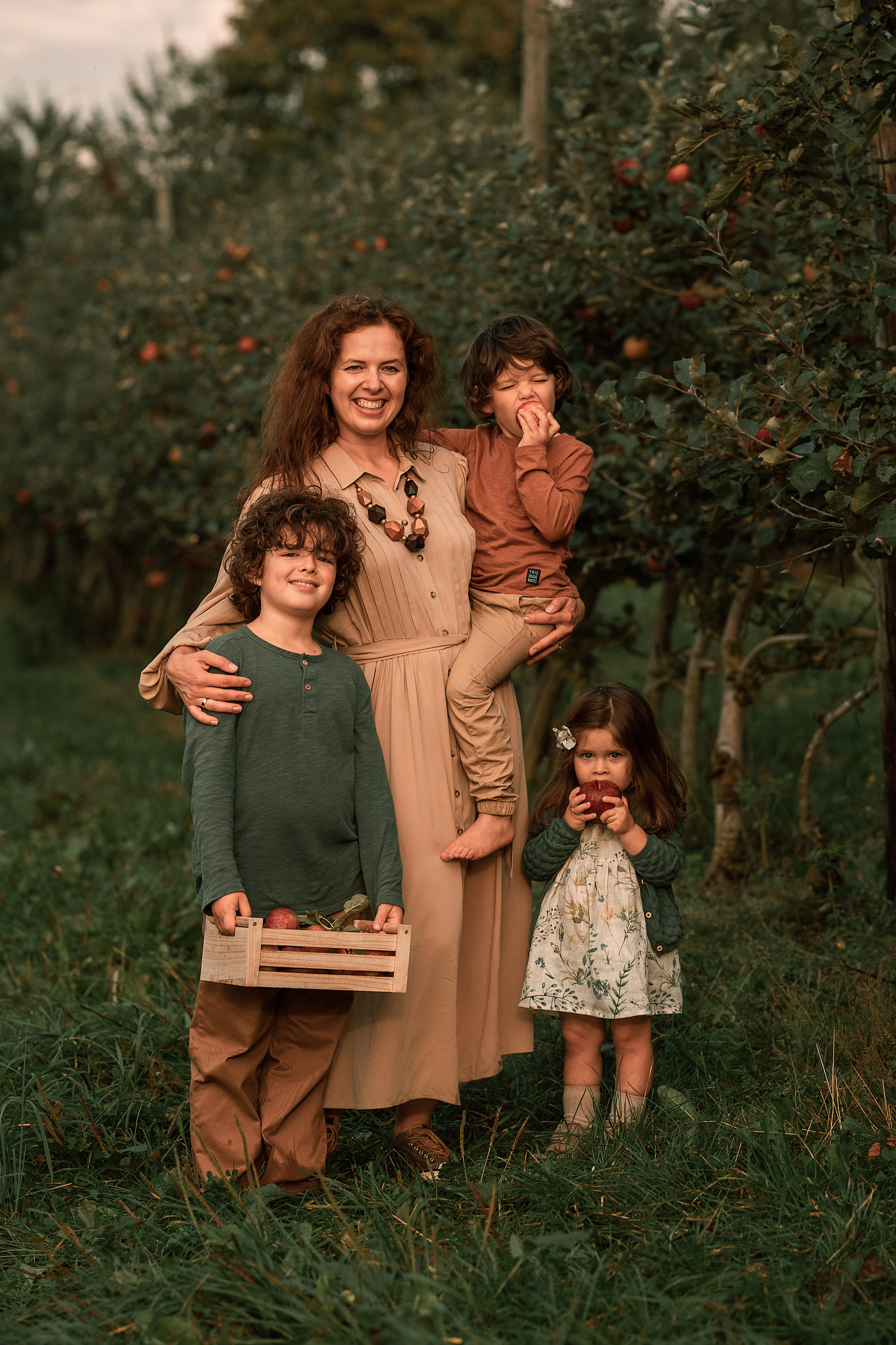 Apfel Garten. Familien, Lifestyle und Portrait Fotografin in Trier, Luxembourg